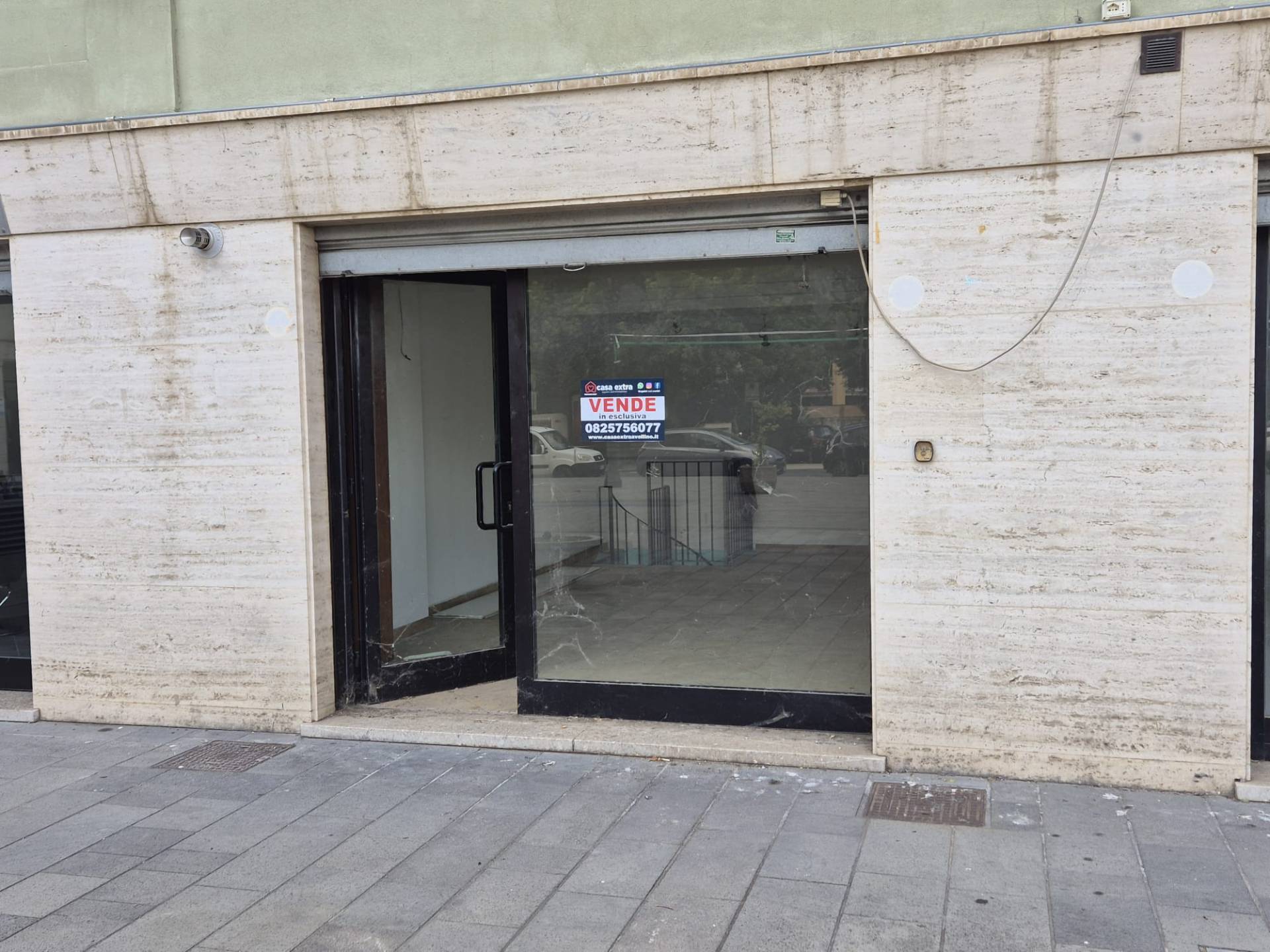 Locale commerciale in vendita a Avellino, Centro storico