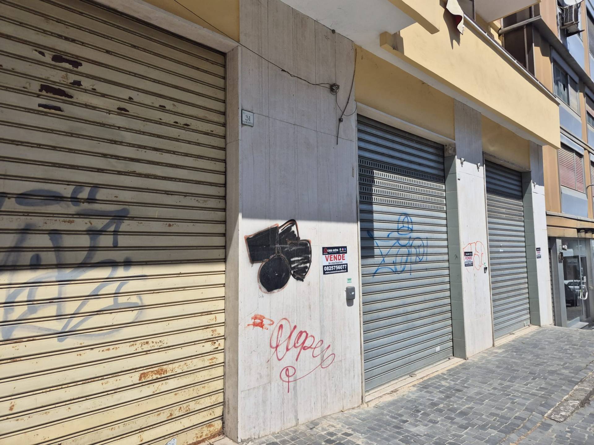 Locale commerciale in vendita a Avellino, Centro