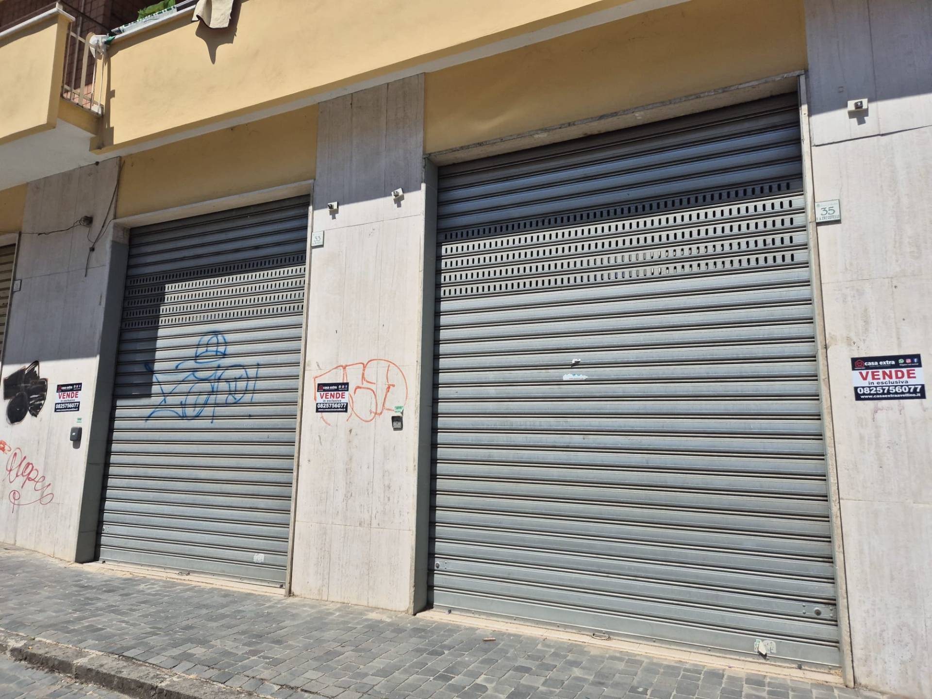 Locale commerciale in vendita a Avellino, Centro