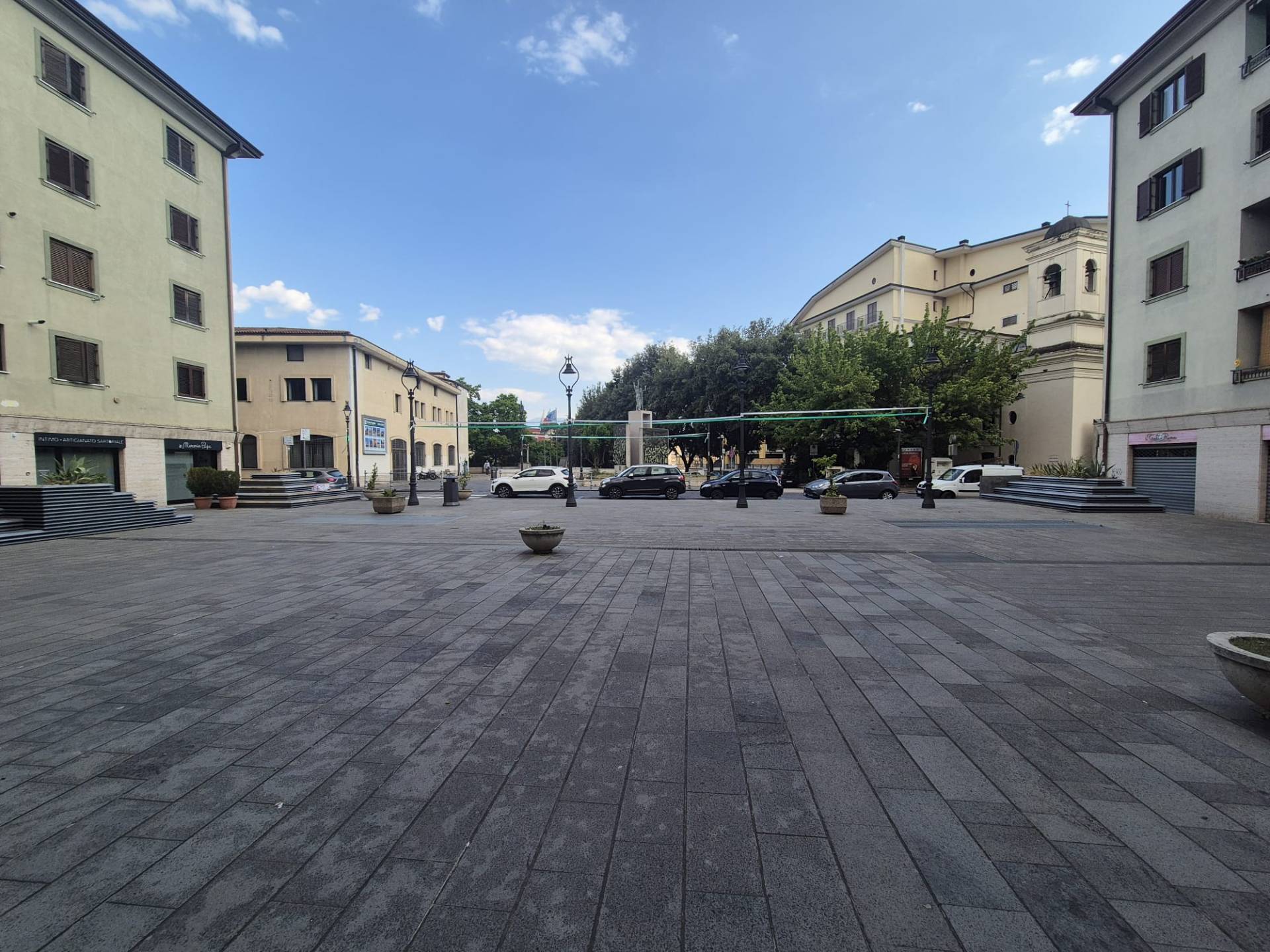 Locale commerciale in vendita a Avellino, Centro storico