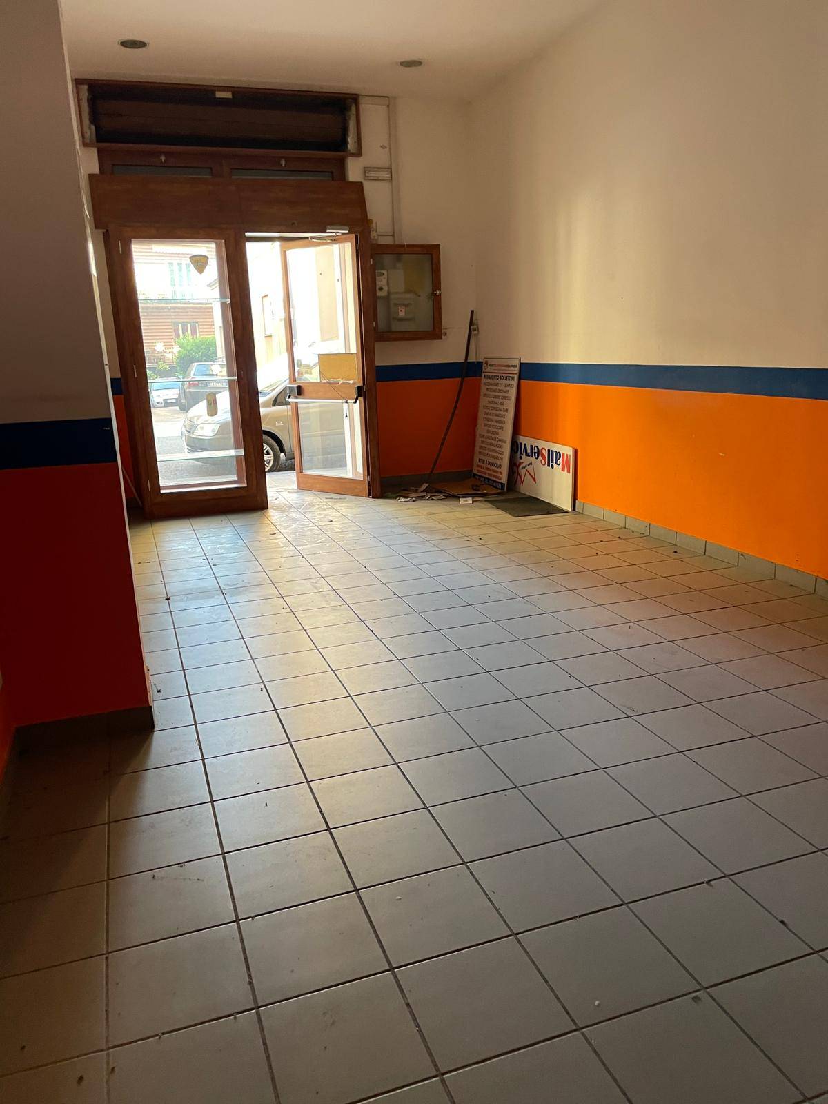 Locale commerciale in affitto a Avellino, Centro