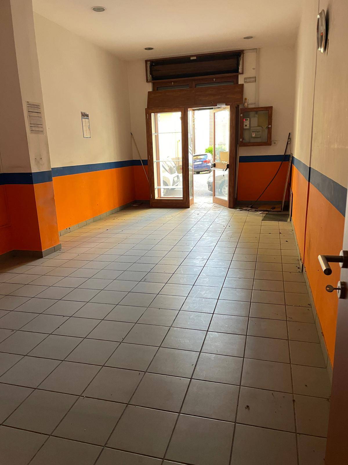 Locale commerciale in affitto a Avellino, Centro