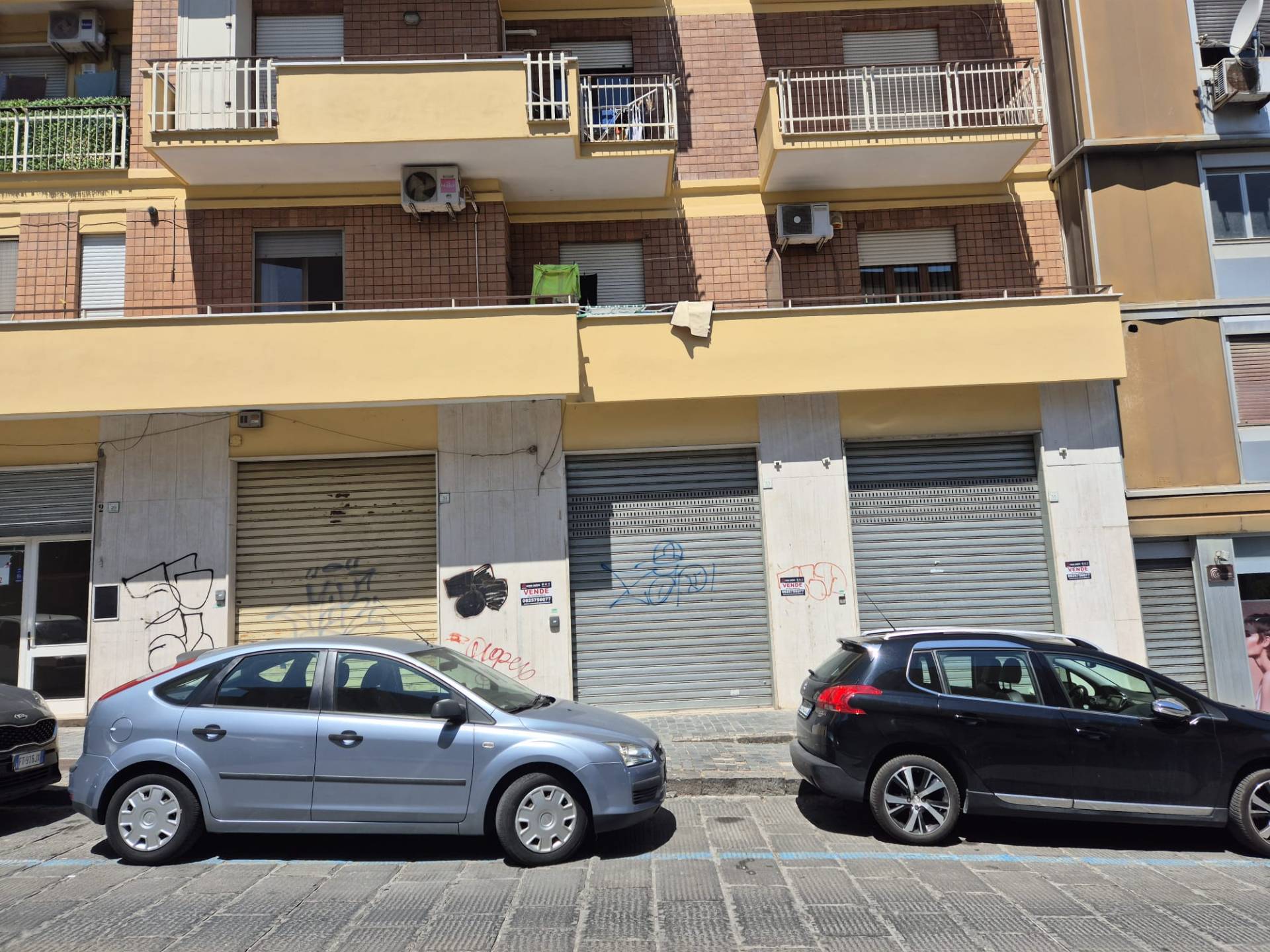 Locale commerciale in vendita a Avellino, Centro