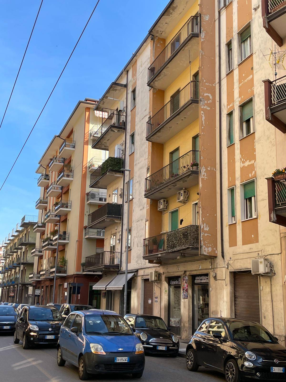 Locale commerciale in affitto a Avellino, Centro