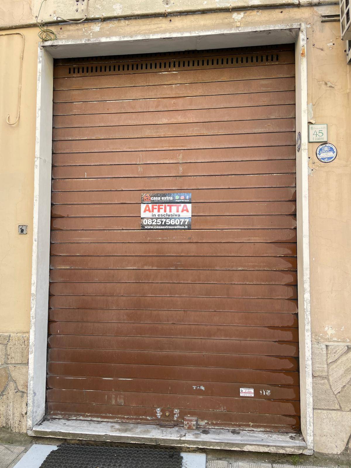 Locale commerciale in affitto a Avellino, Centro