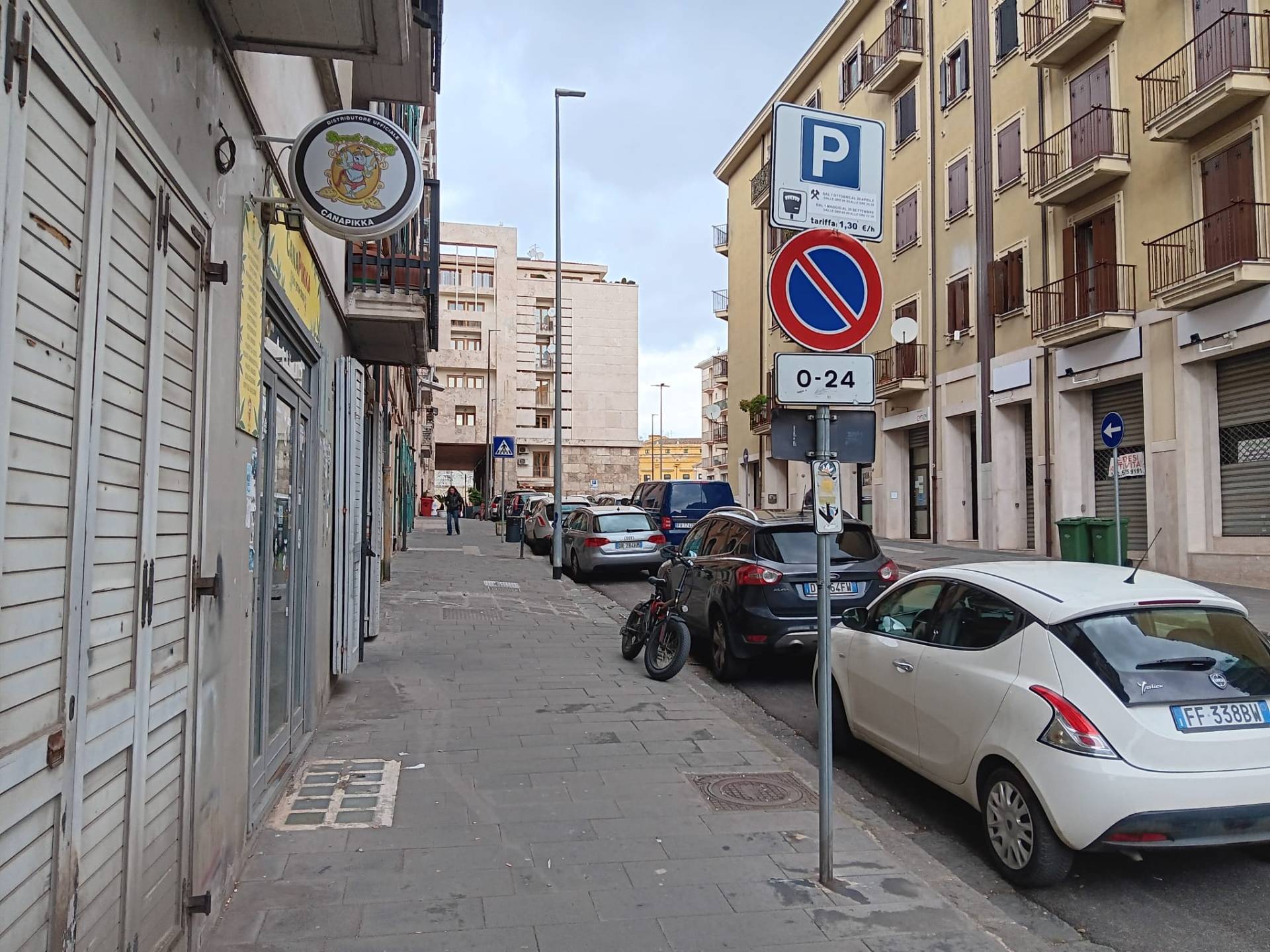 Locale commerciale in vendita a Avellino, Centro