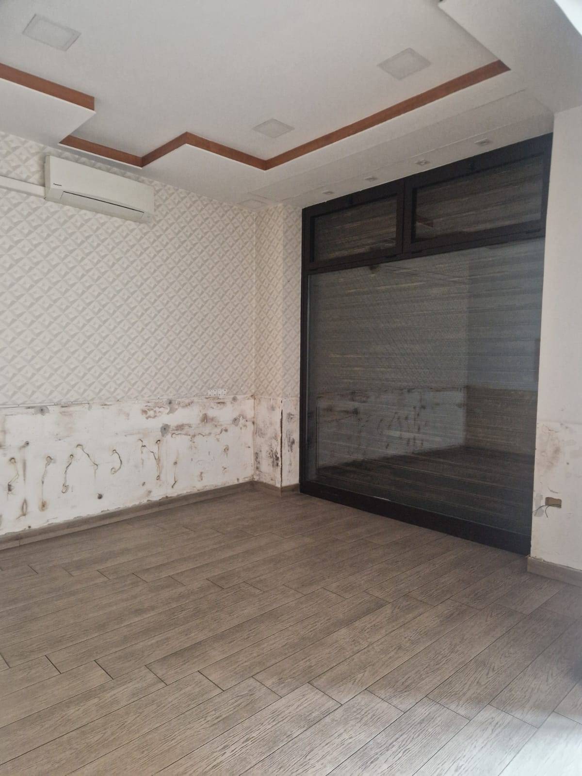 Locale commerciale in affitto a Avellino, Centro