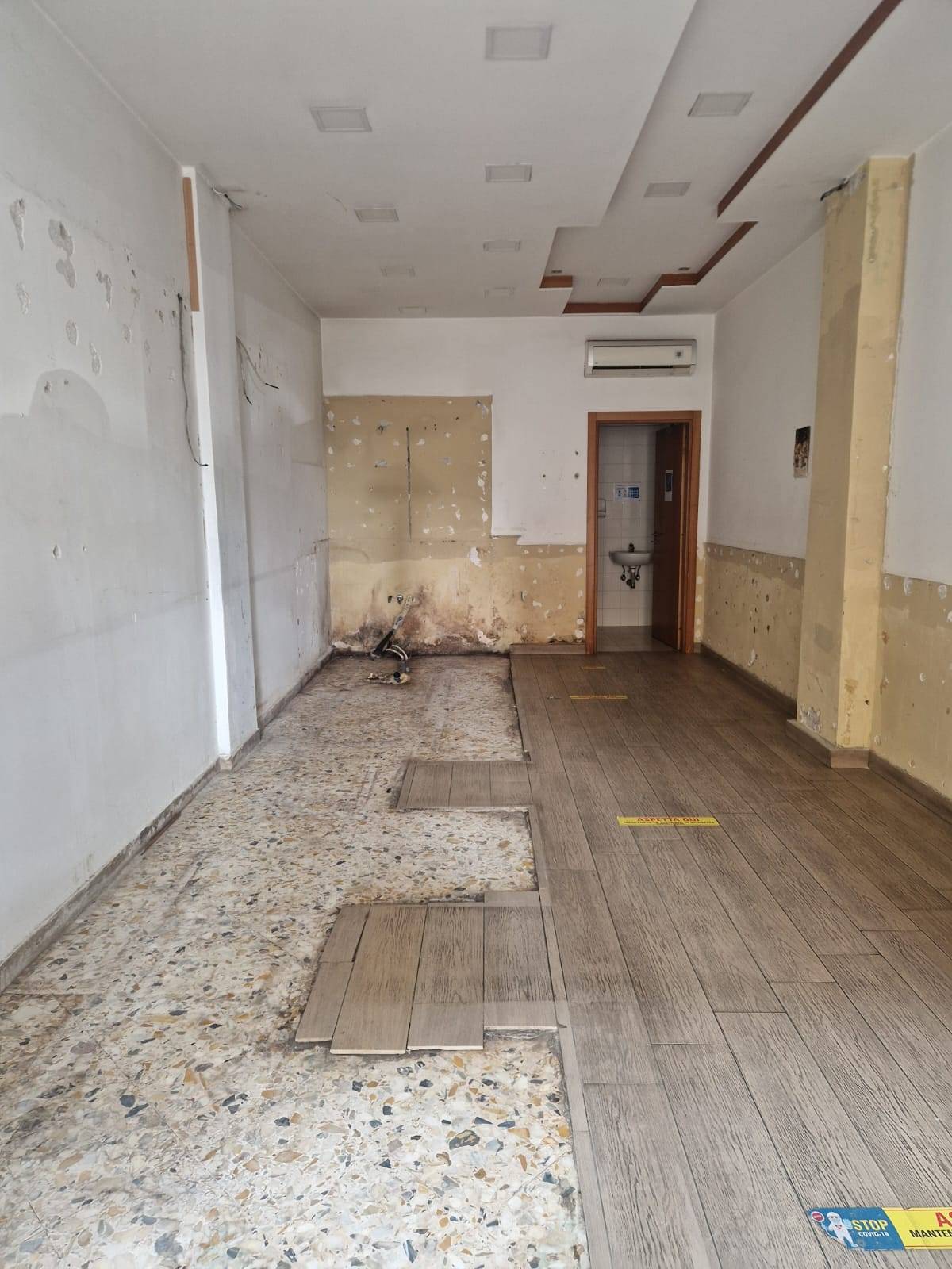 Locale commerciale in affitto a Avellino, Centro