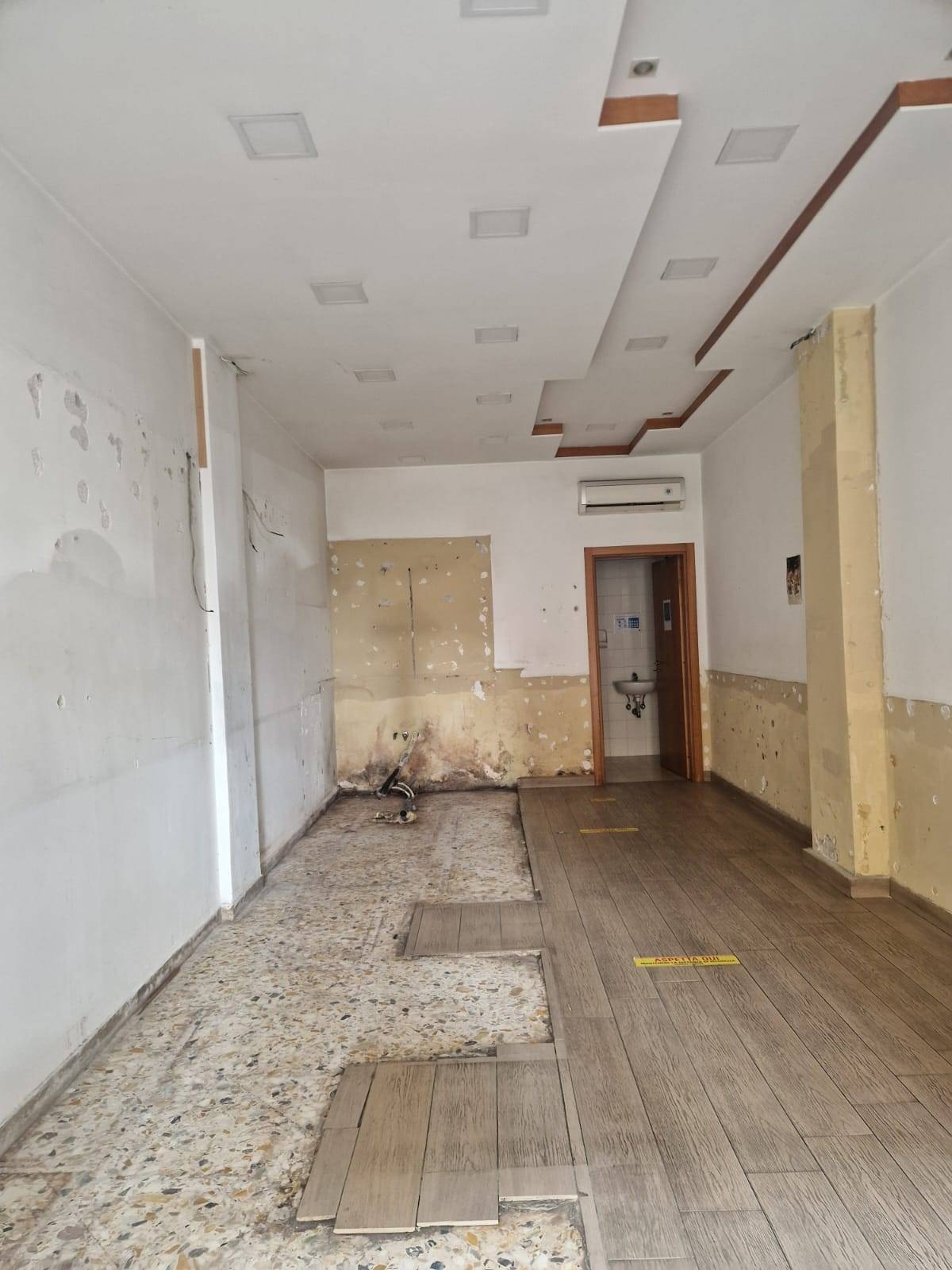 Locale commerciale in affitto a Avellino, Centro