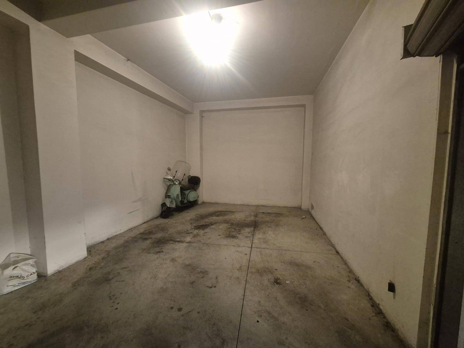 Box o garage in vendita a Avellino, Centro