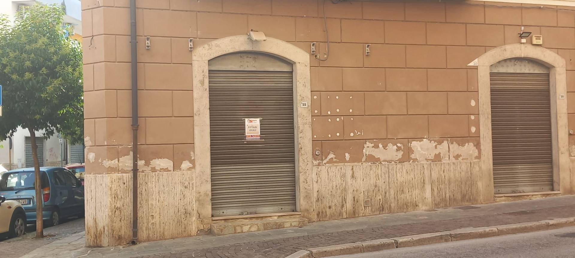 Locale commerciale in affitto a Eboli, Piazza della Repubbliuca