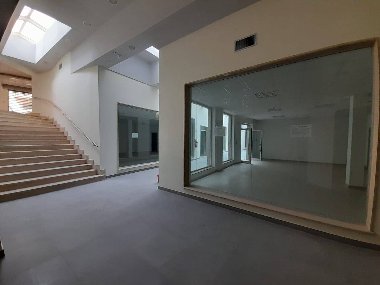 Edificio commerciale o terziario in vendita a Eboli, Via S. Bernardino - Via Gonzaga