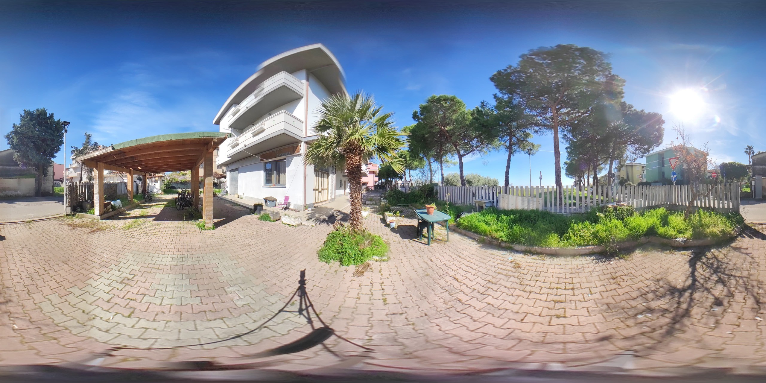 Locale commerciale in vendita a Pineto