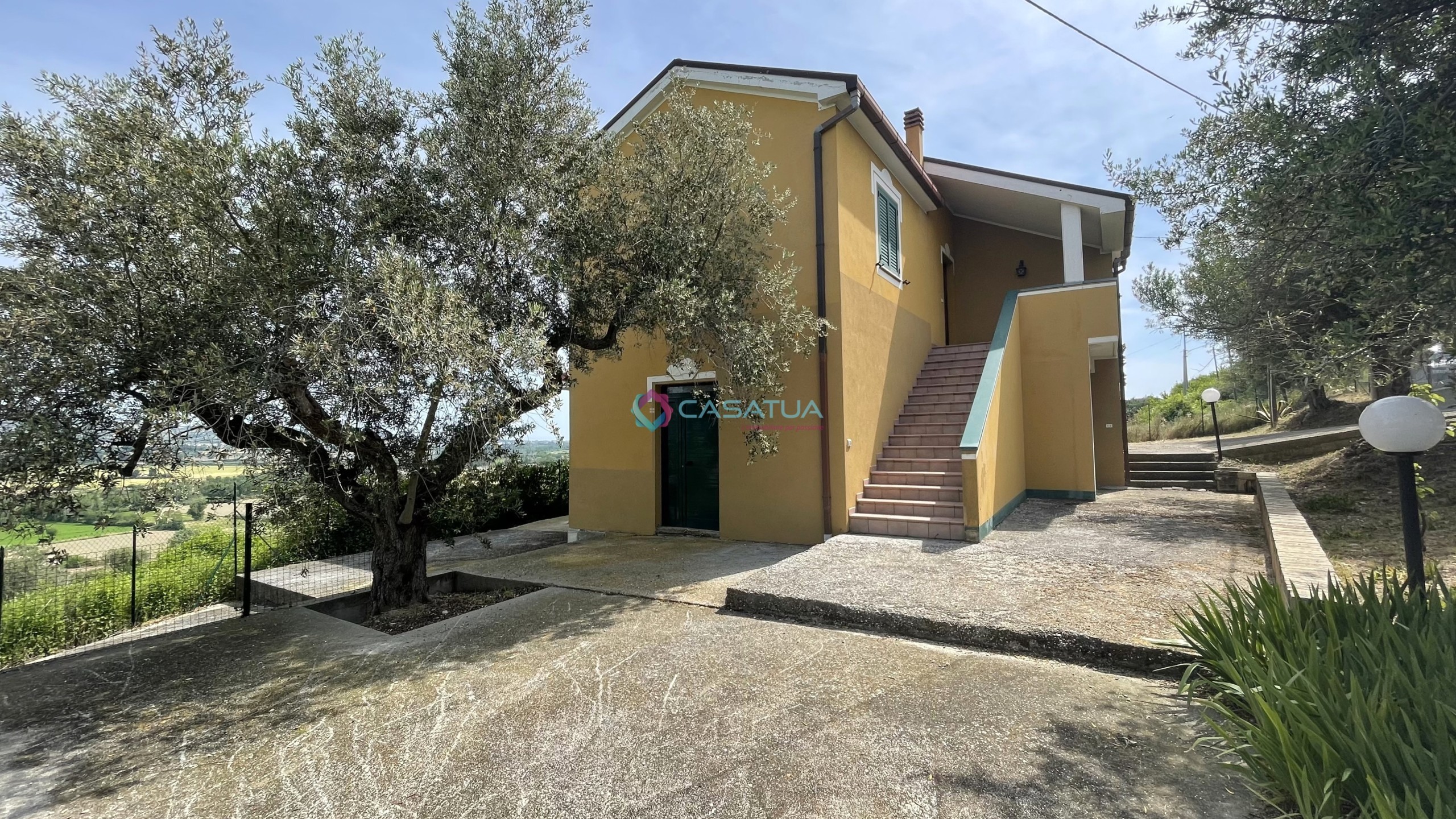 Casa indipendente con giardino, Atri casoli