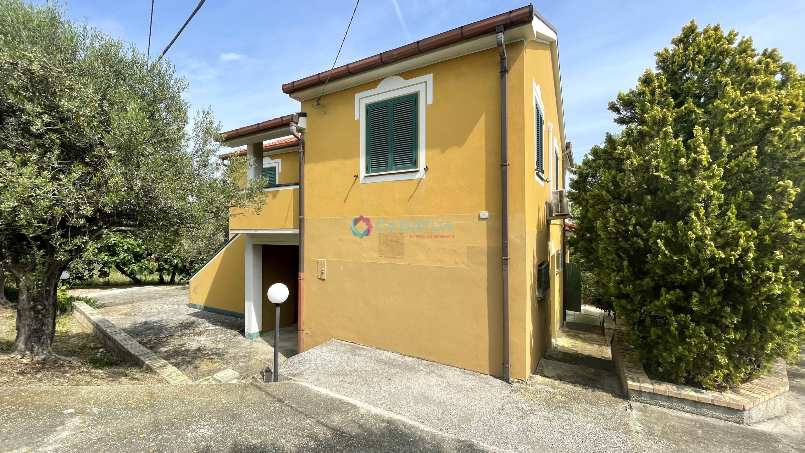 Casa indipendente con giardino, Atri casoli