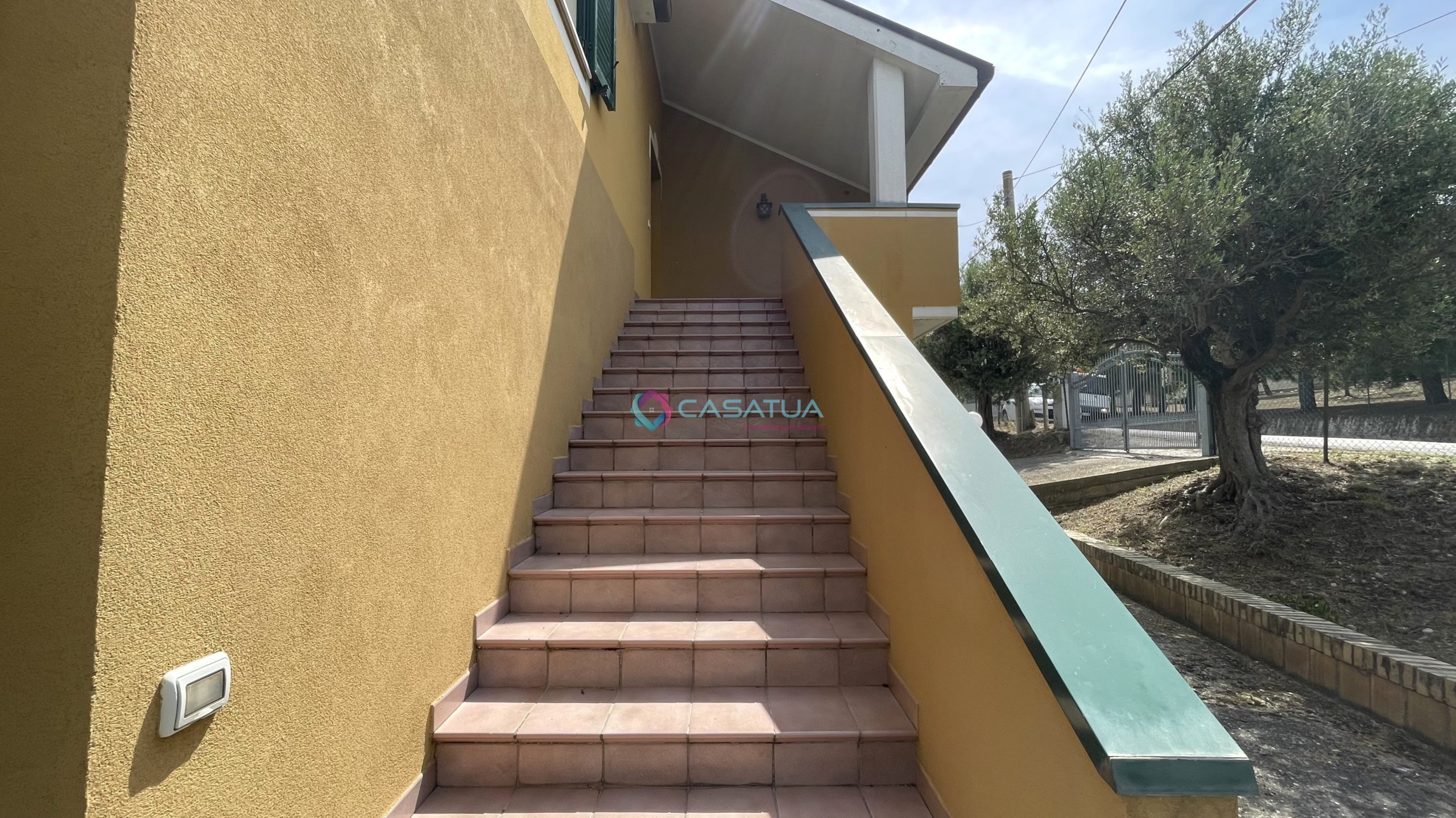 Casa indipendente con giardino, Atri casoli