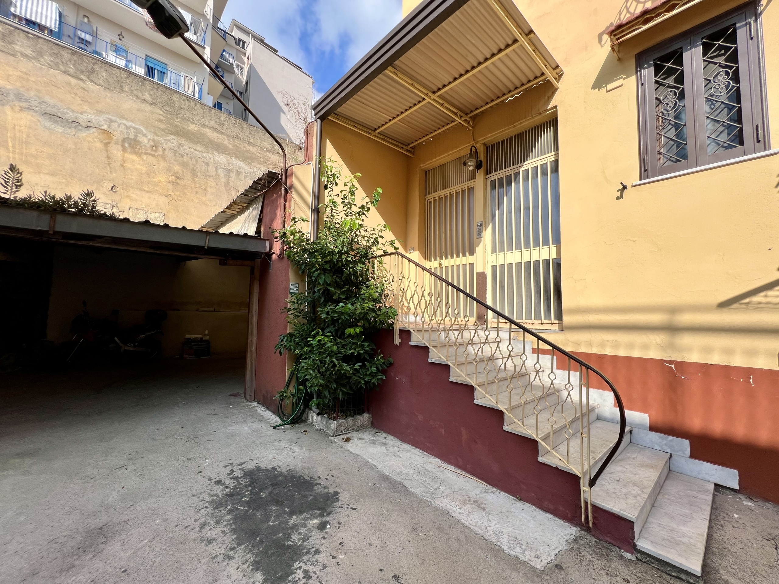 Appartamento da ristrutturare in via notar giacomo 13, Napoli