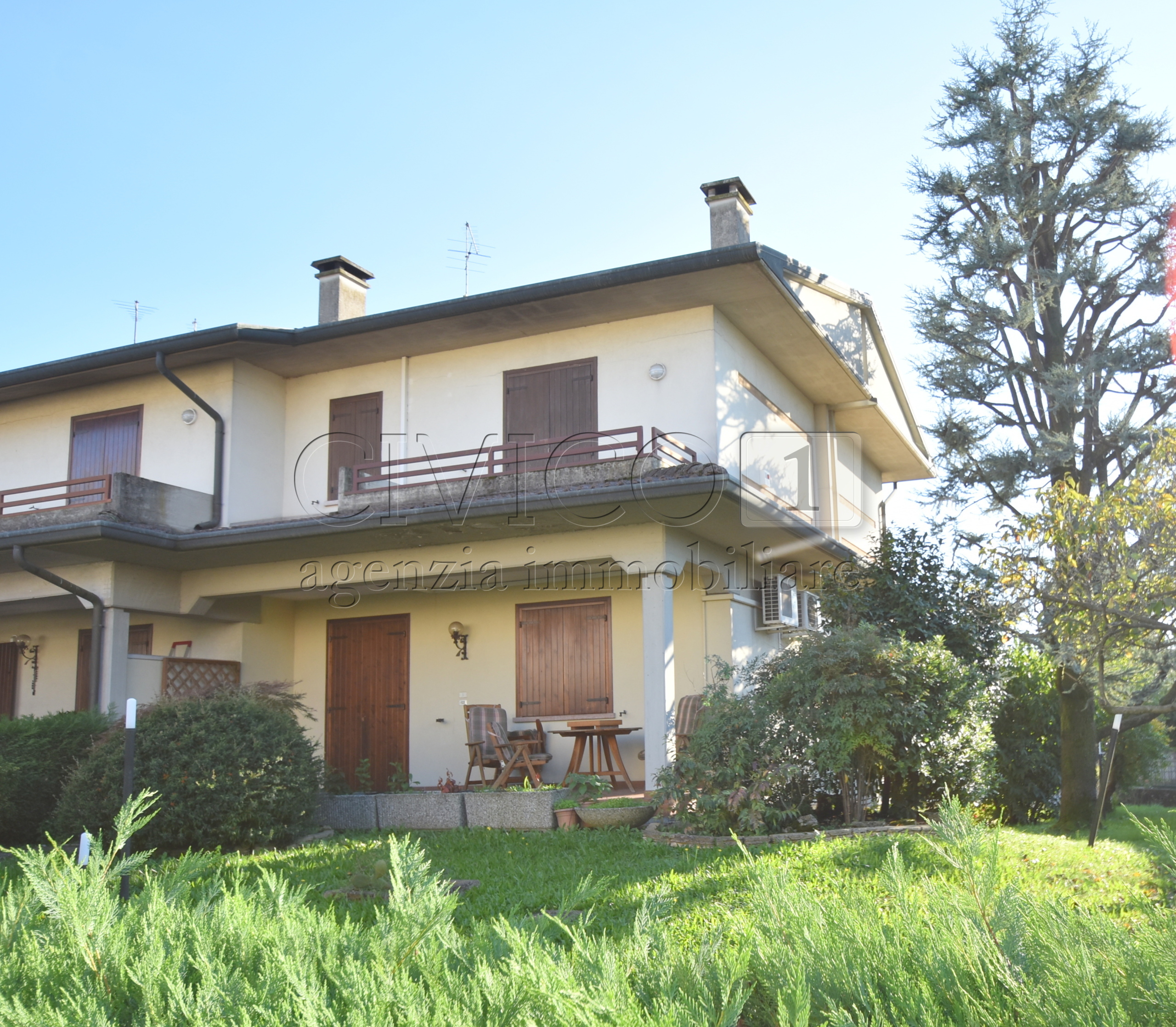 Villetta a schiera con giardino in via 2 giugno 20, Torri di Quartesolo