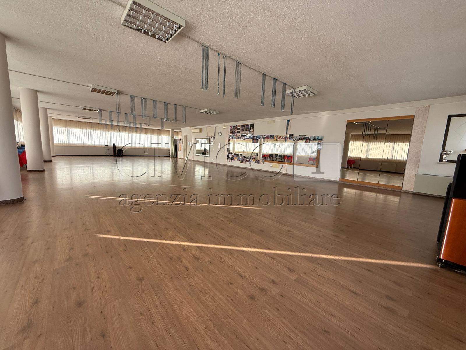 Locale commerciale classe A4 in via italia unita 1, Torri di Quartesolo