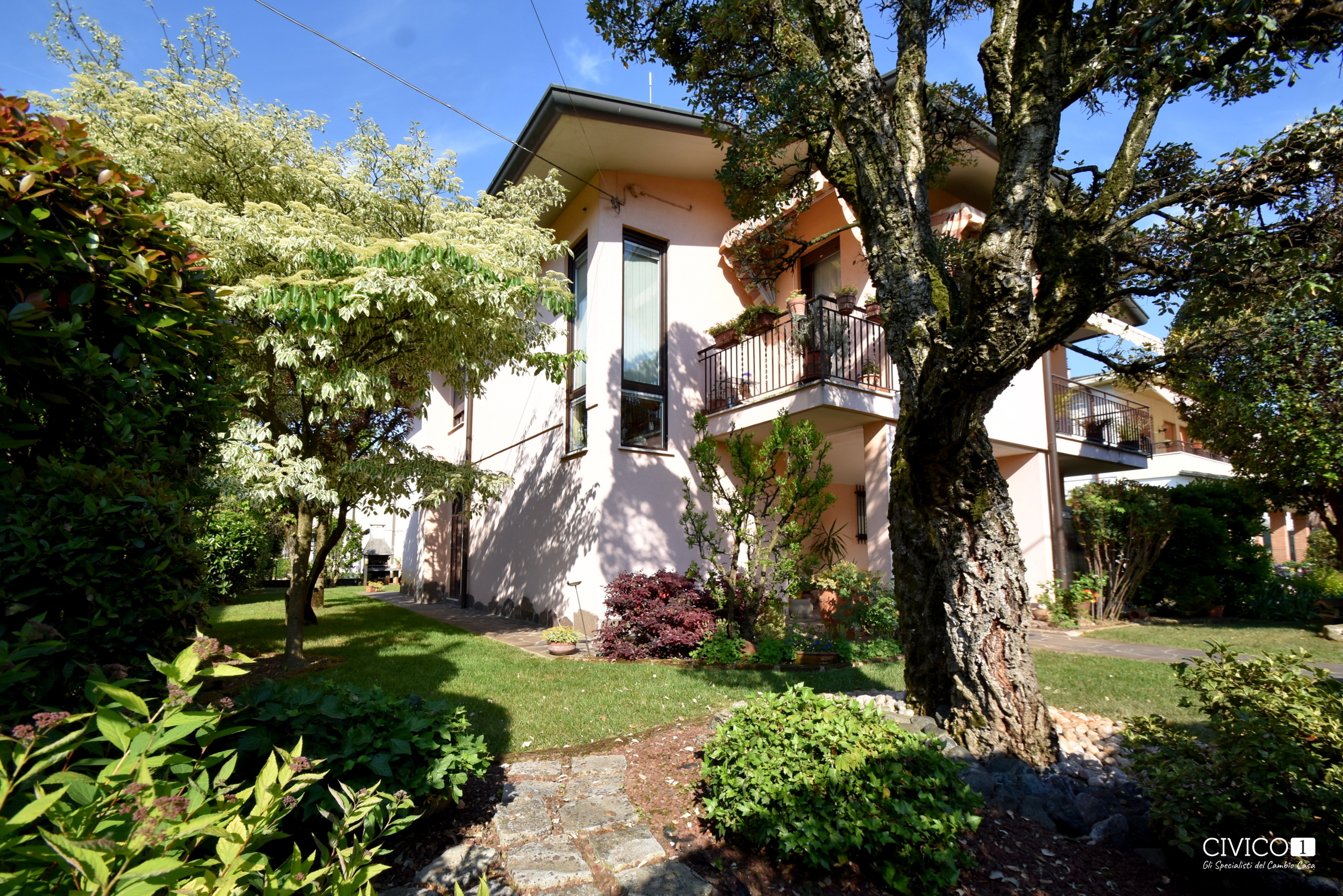Villa con giardino in via ancona 36, Torri di Quartesolo