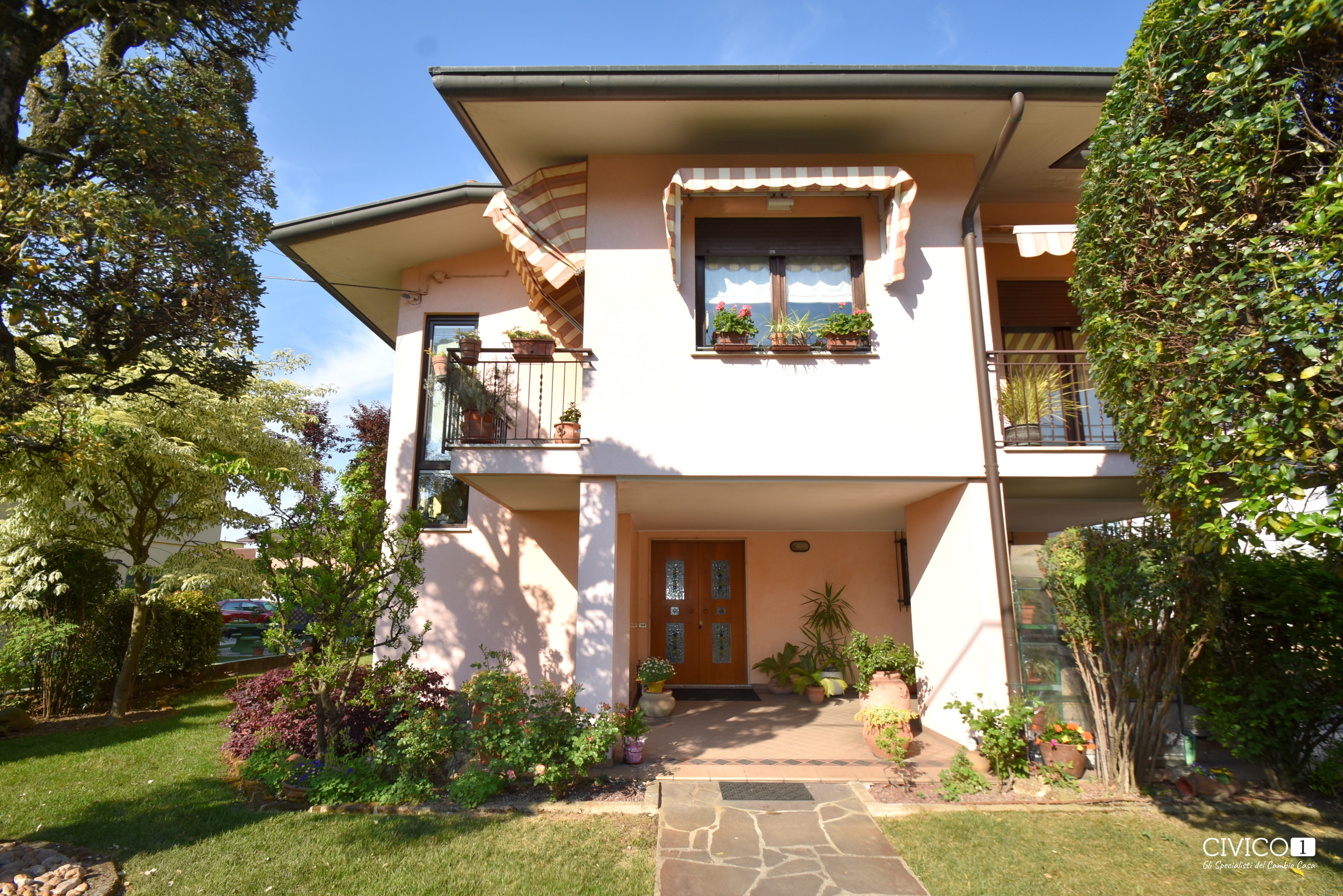 Villa con giardino in via ancona 36, Torri di Quartesolo