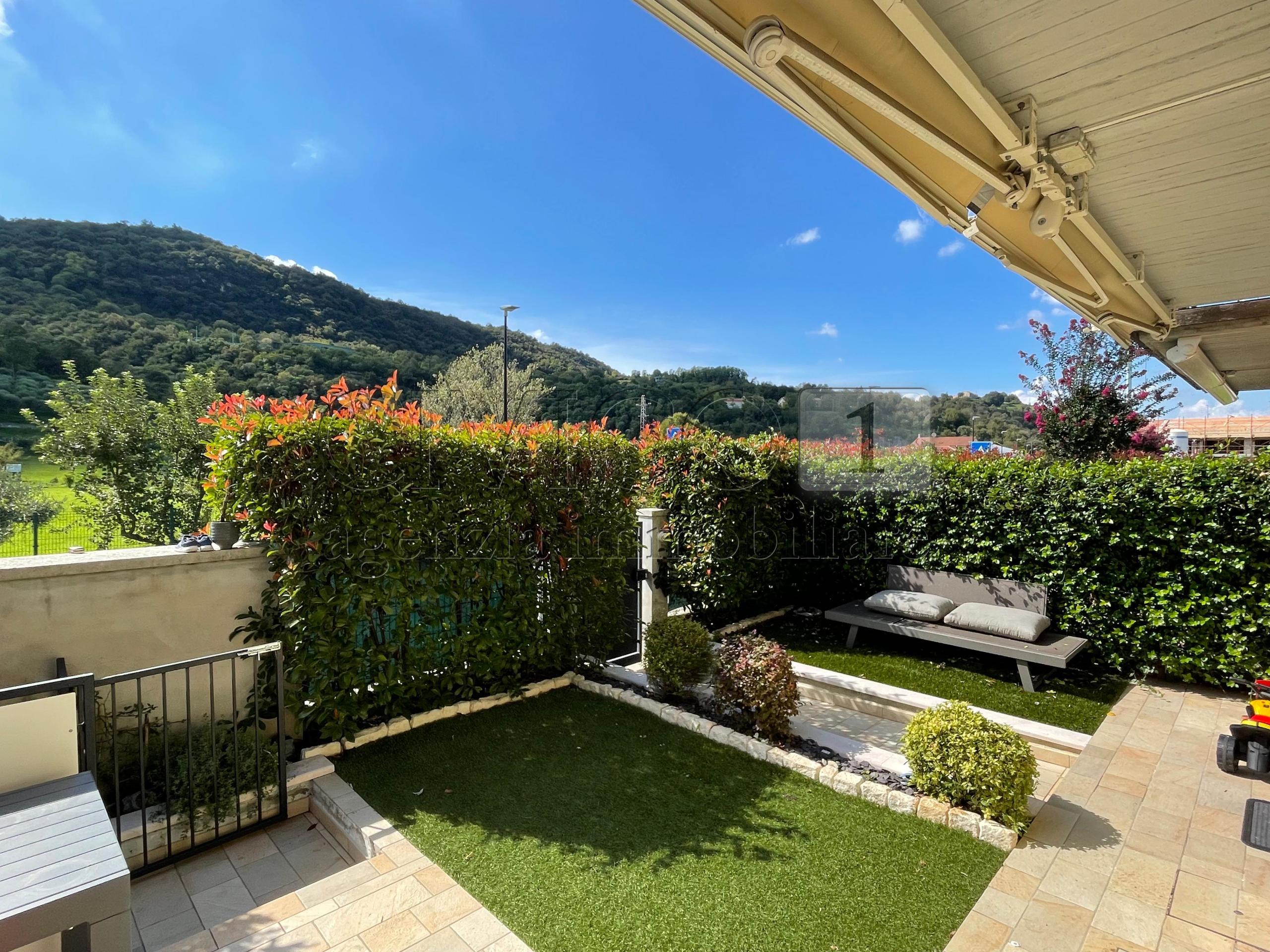 Villetta a schiera con giardino in via villa barbaran 4, Longare