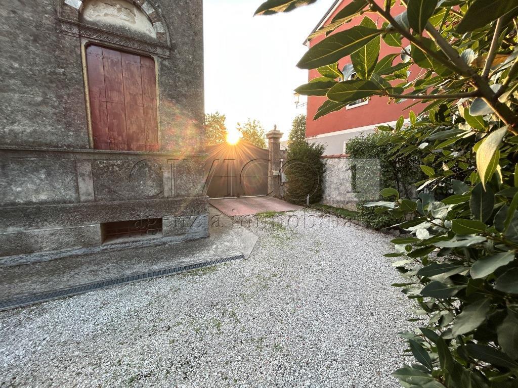 Villa con giardino in via garibaldi 37, Noventa Vicentina