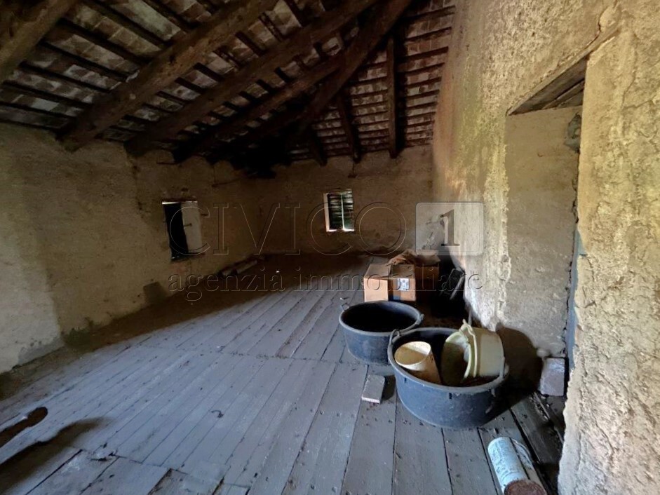 Rustico con giardino in via giuseppe verdi 58, Rovolon