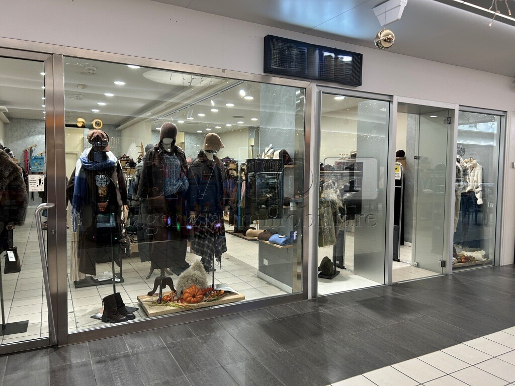 Locale commerciale in vendita in via pola 20, Torri di Quartesolo