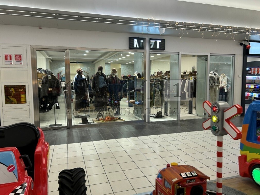 Locale commerciale in vendita in via pola 20, Torri di Quartesolo