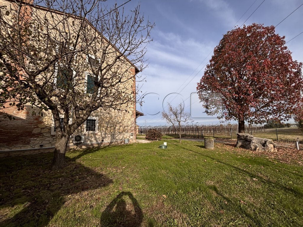 Rustico con giardino in via ghizzole 14, Montegalda