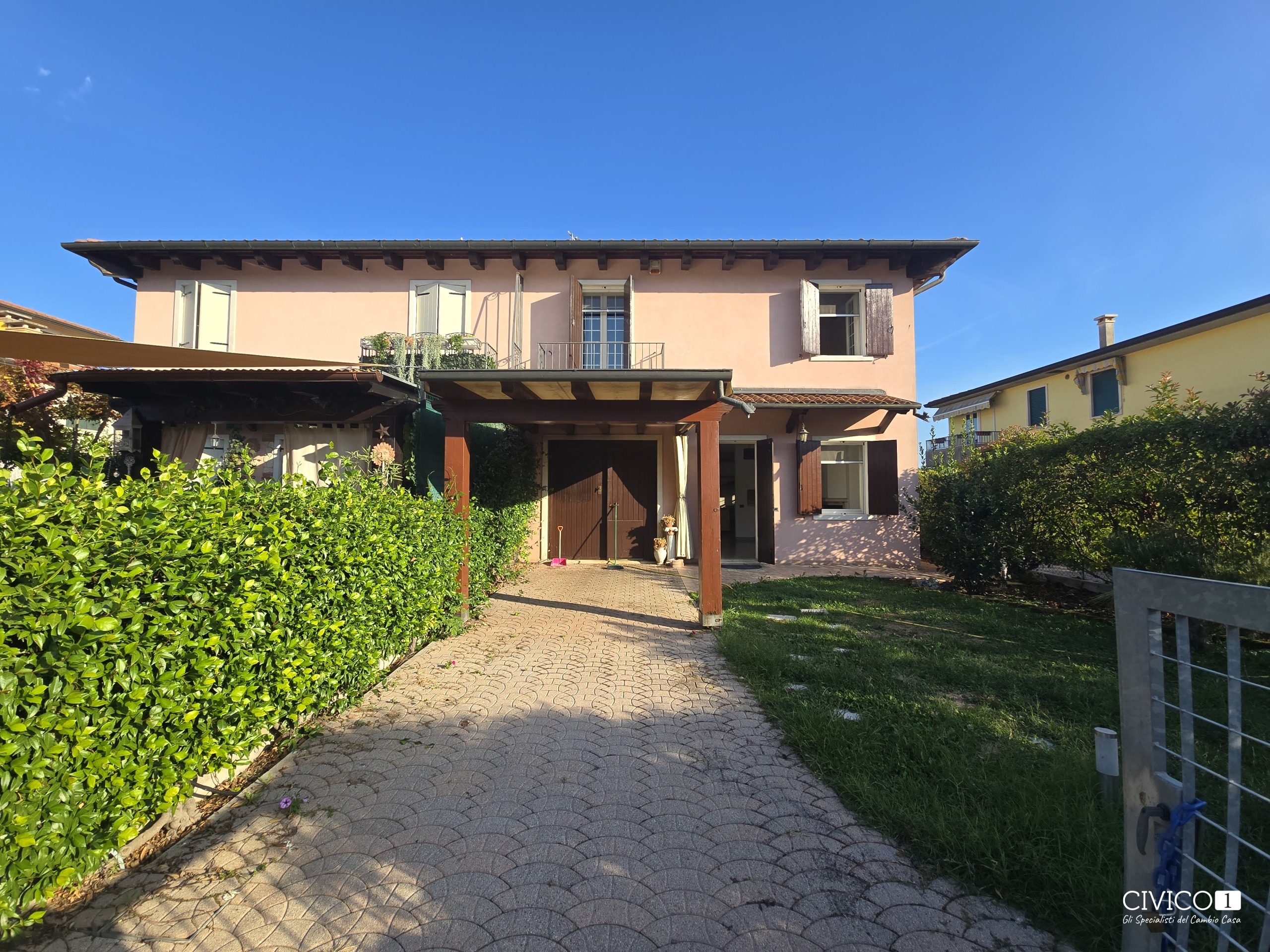 Casa indipendente con giardino in via nicol� tommaseo 43, Castegnero