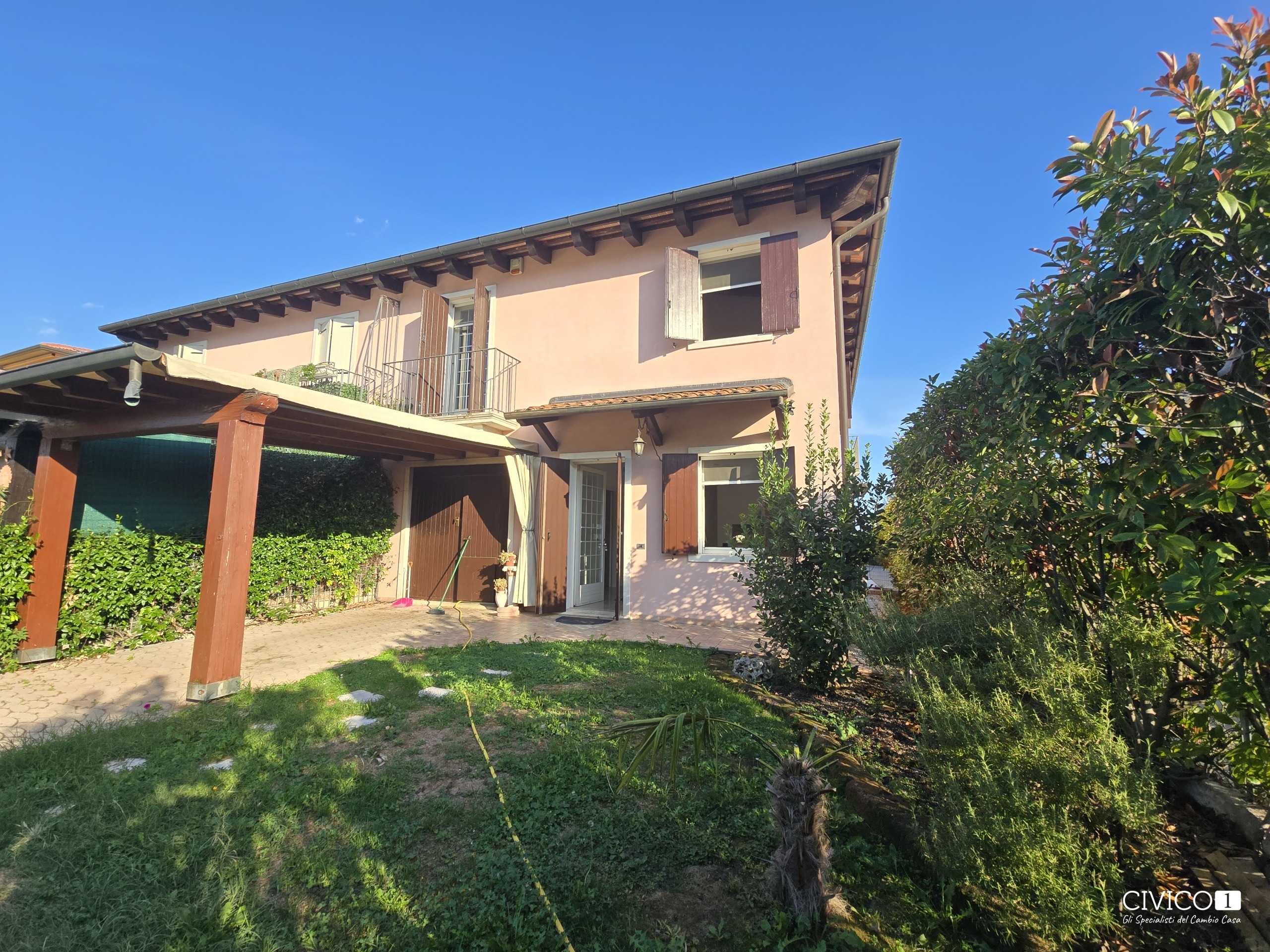 Casa indipendente con giardino in via nicol� tommaseo 43, Castegnero