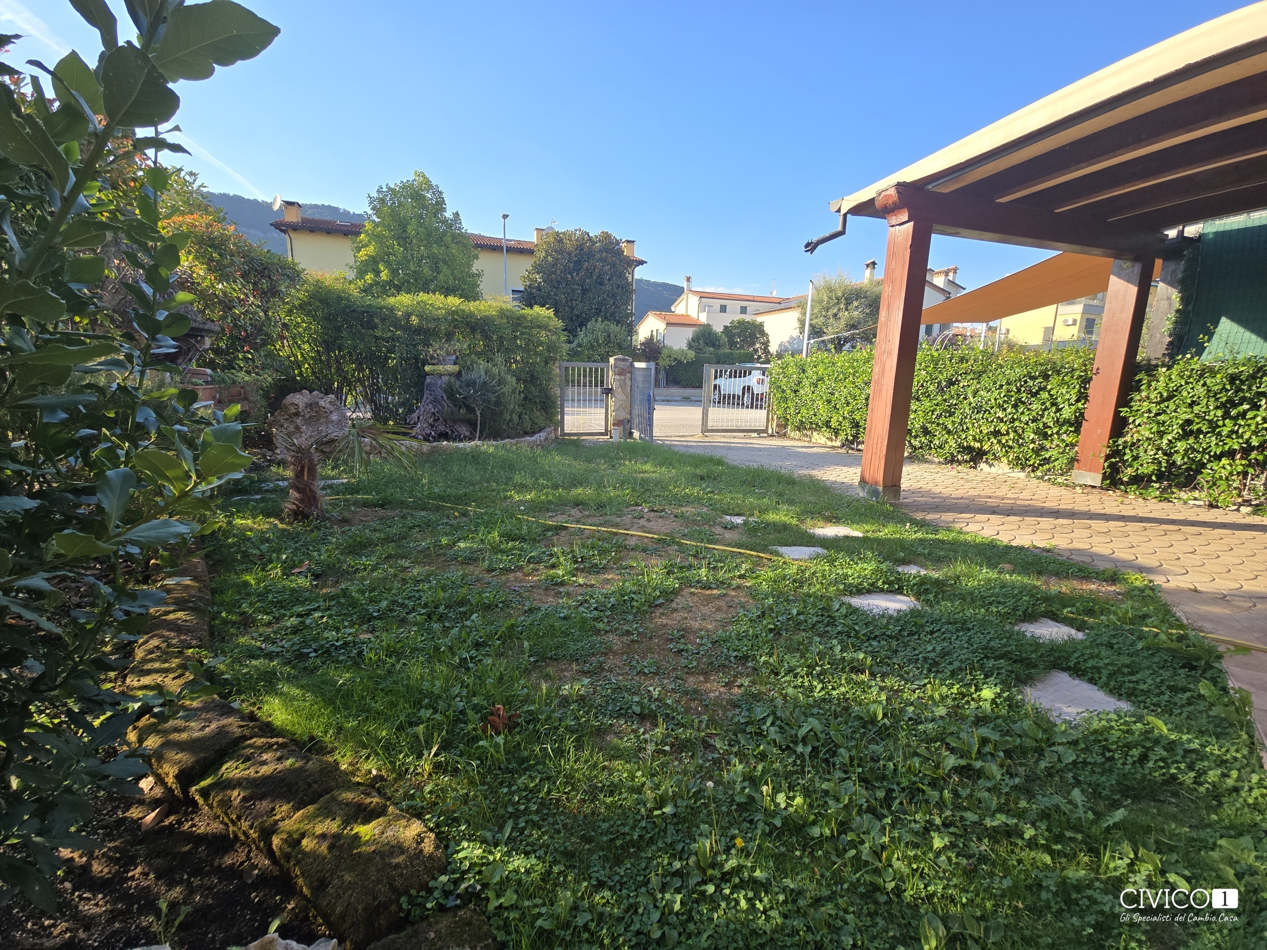 Casa indipendente con giardino in via nicol� tommaseo 43, Castegnero