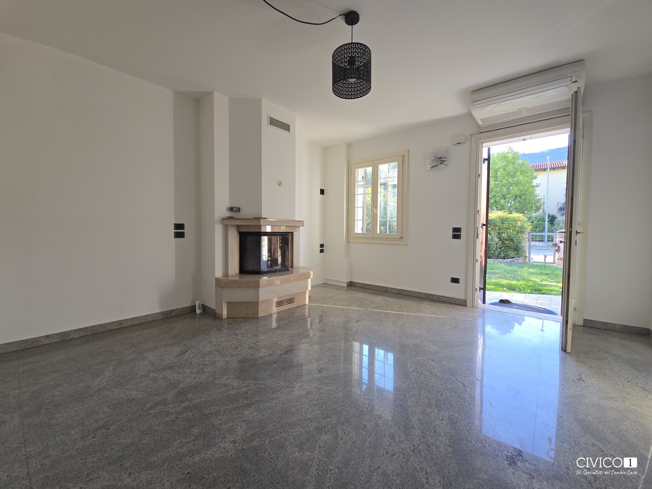 Casa indipendente con giardino in via nicol� tommaseo 43, Castegnero