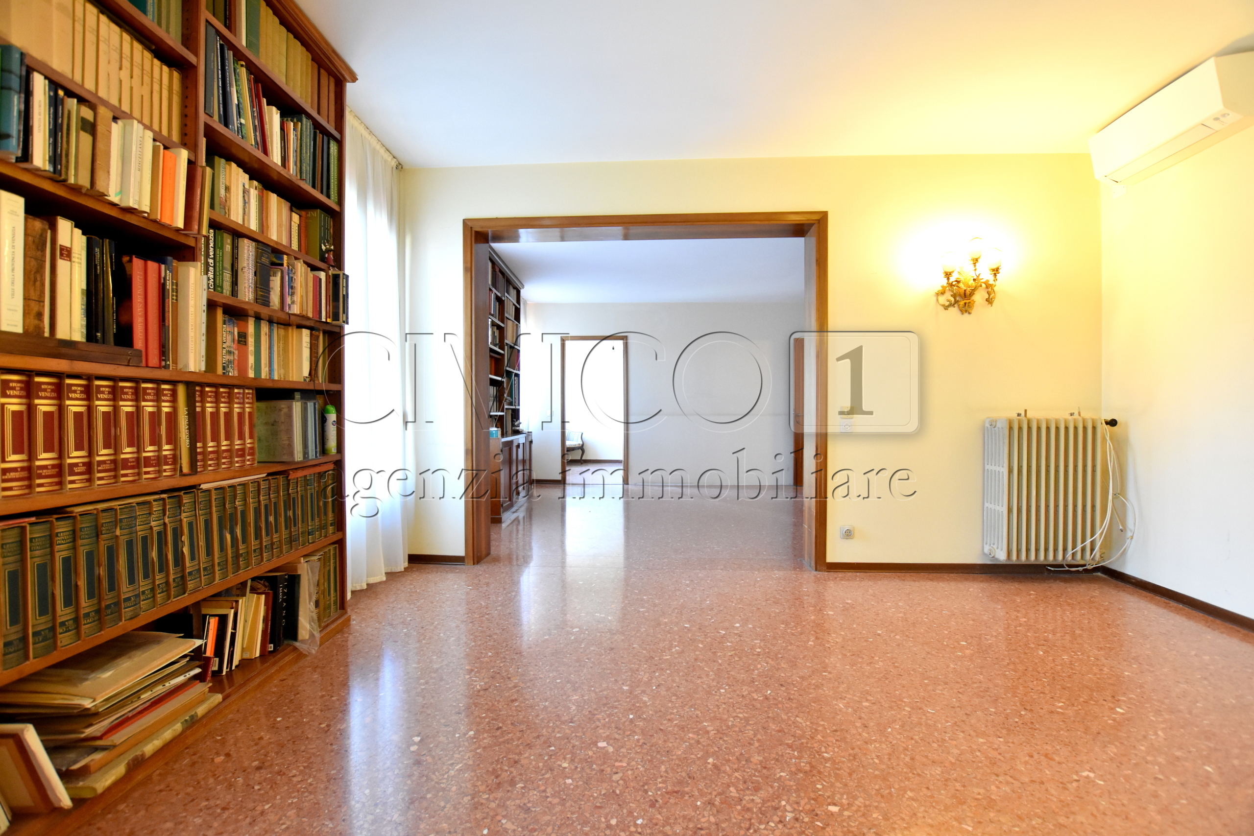 Appartamento con terrazzo in riva del vin, Venezia