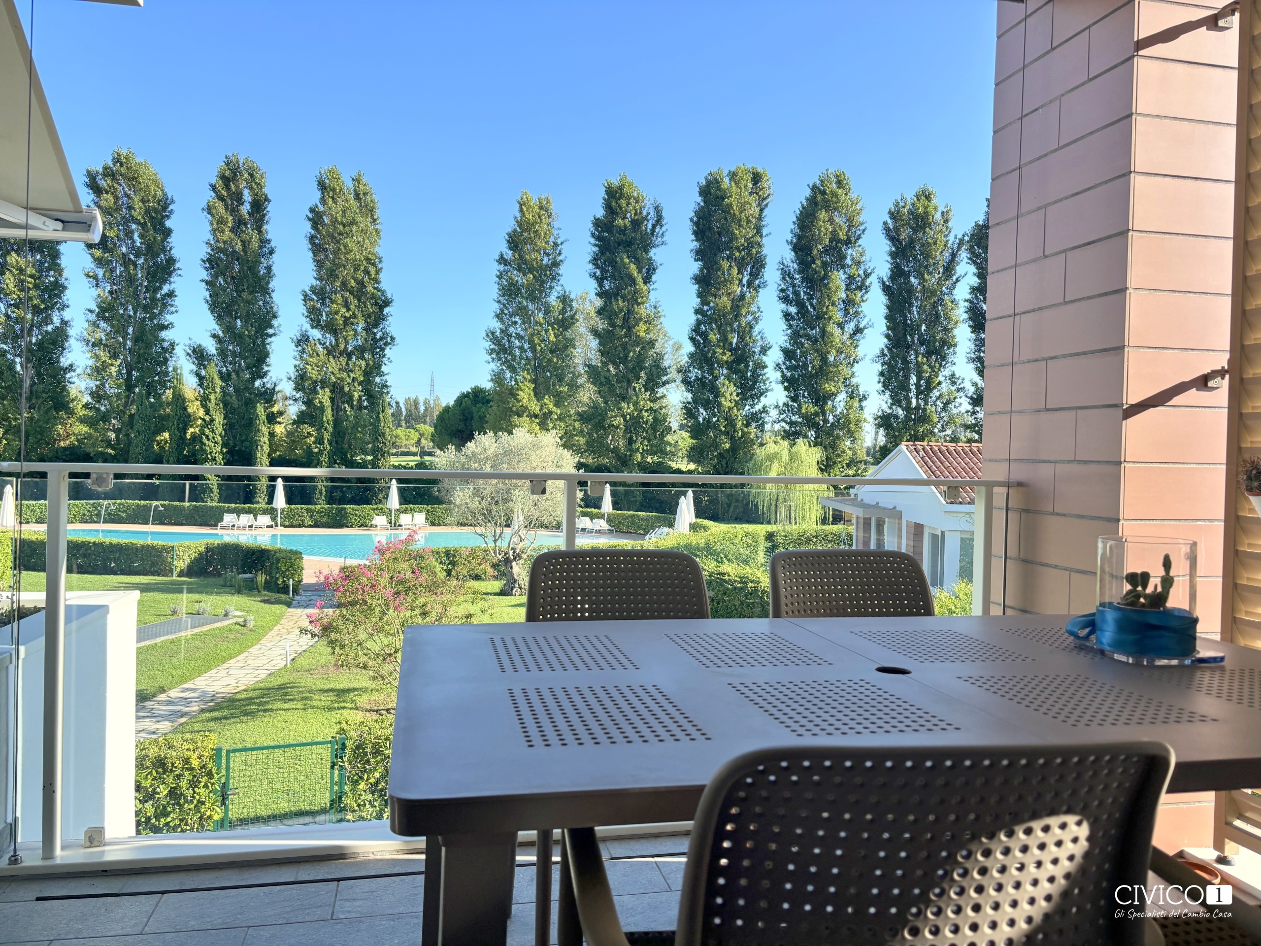 Trilocale con giardino in via peter reichegger, Iesolo
