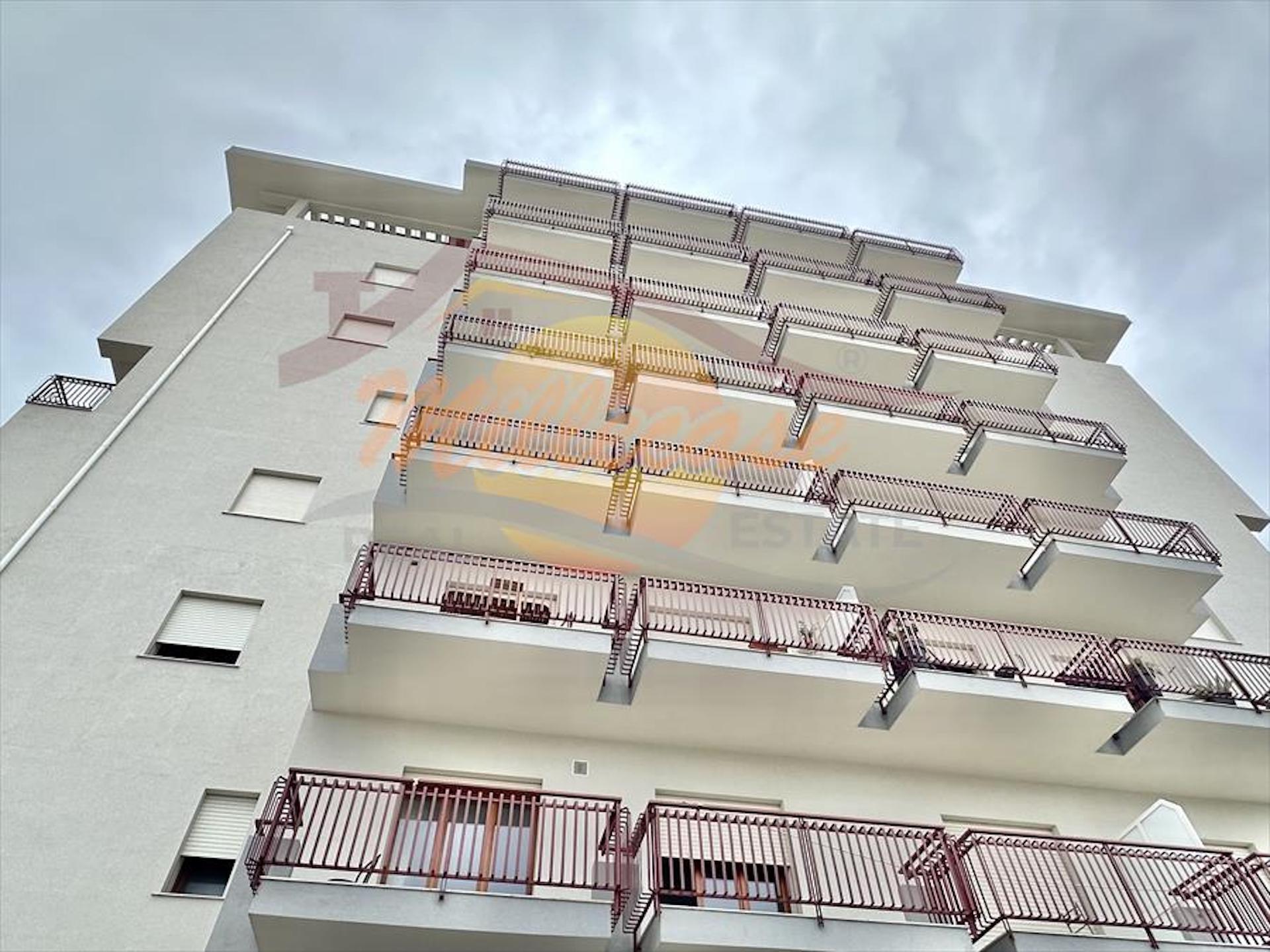Appartamento ristrutturato in viale scala greca, Siracusa