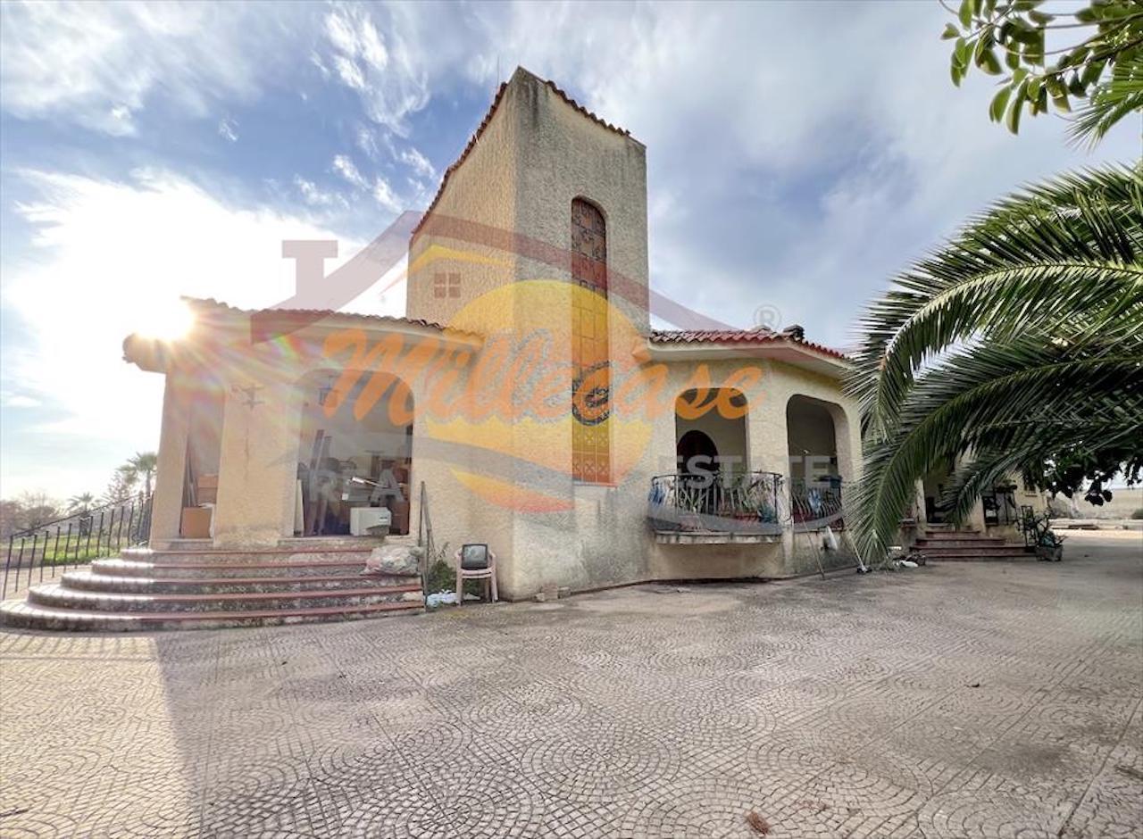 Villa con giardino in via blanco, Siracusa