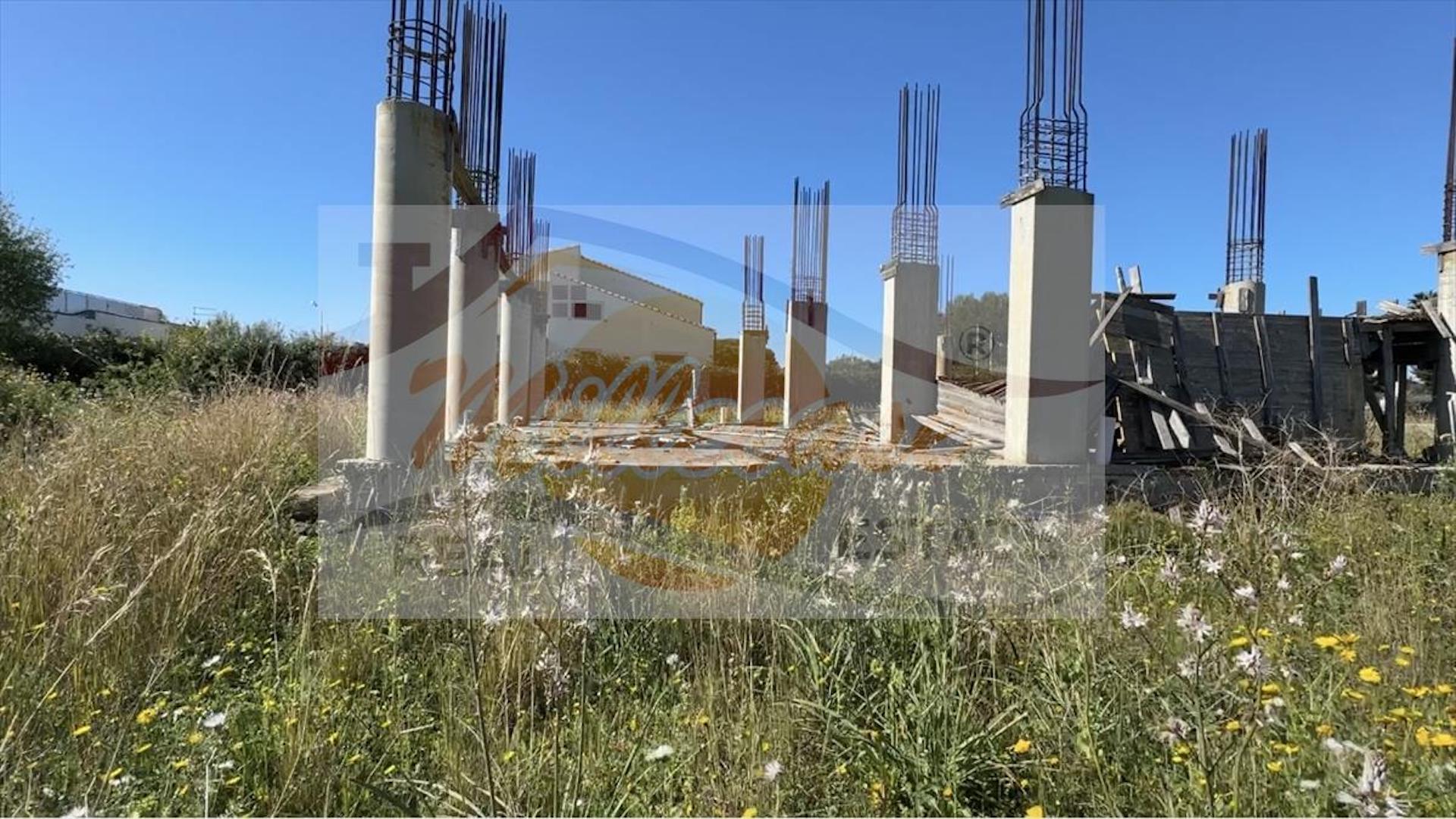Villa con giardino in via del ferro, Siracusa
