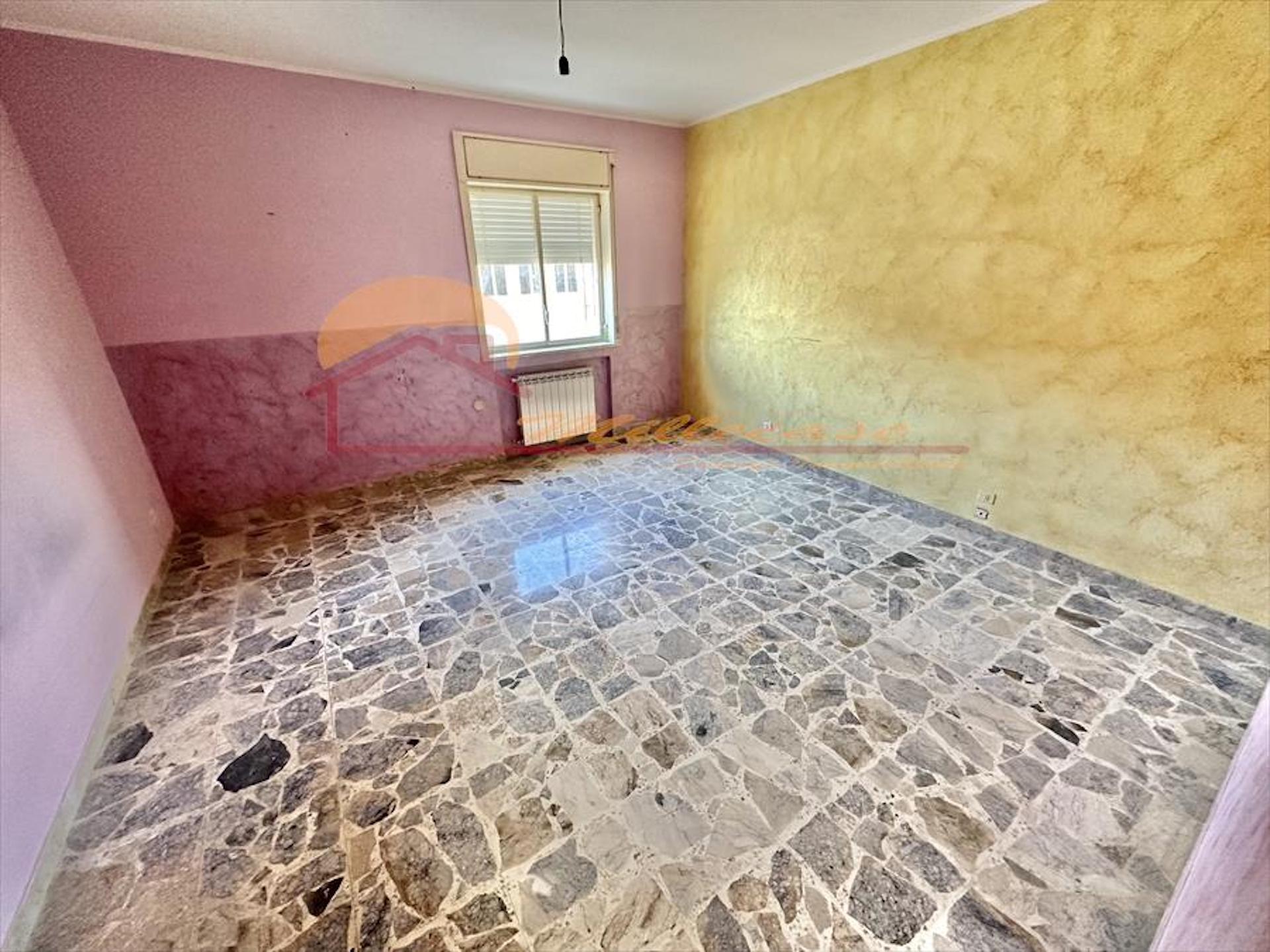 Trilocale da ristrutturare in via alessandria, Siracusa