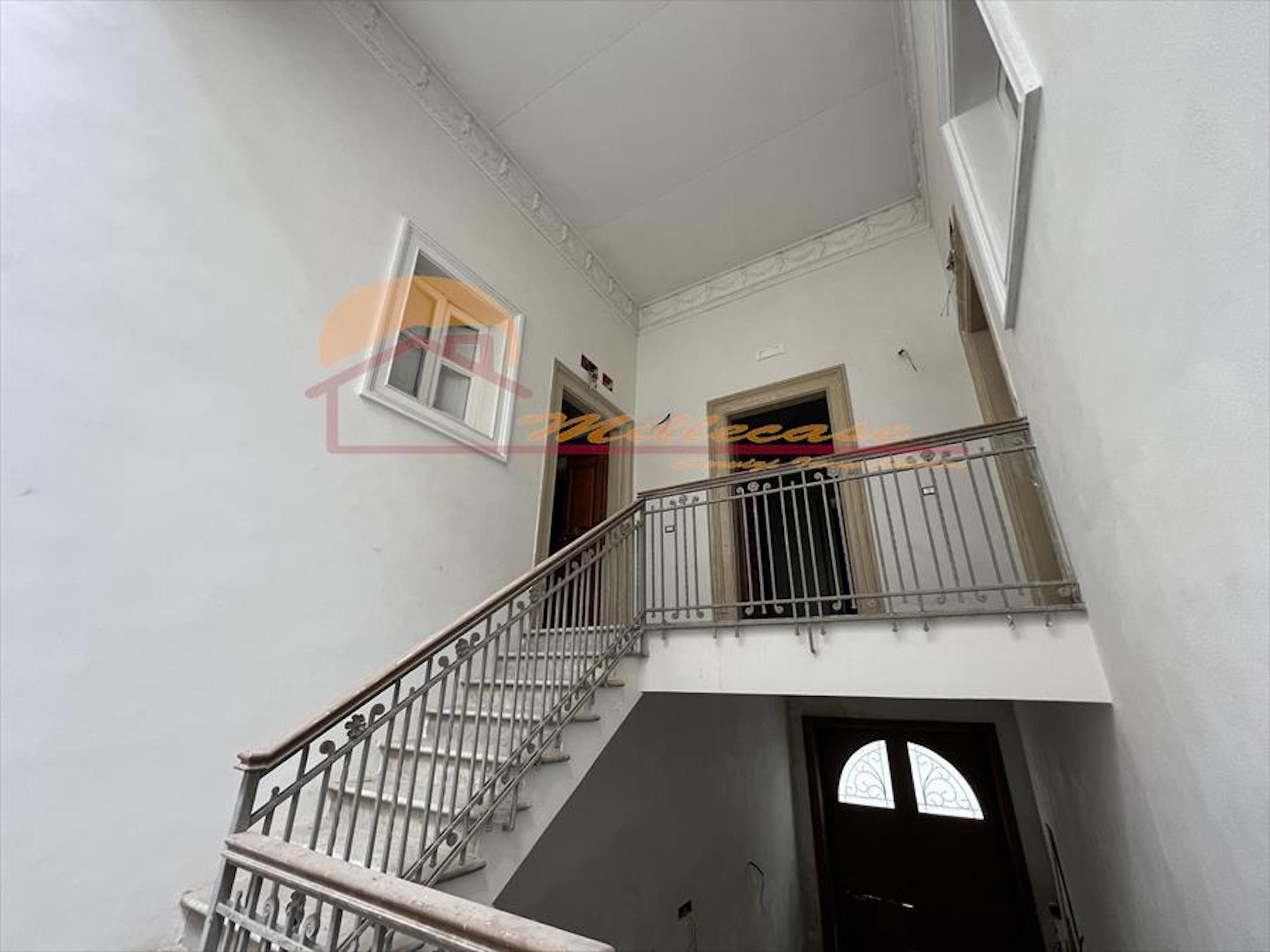Appartamento da ristrutturare in piazza euripide, Siracusa