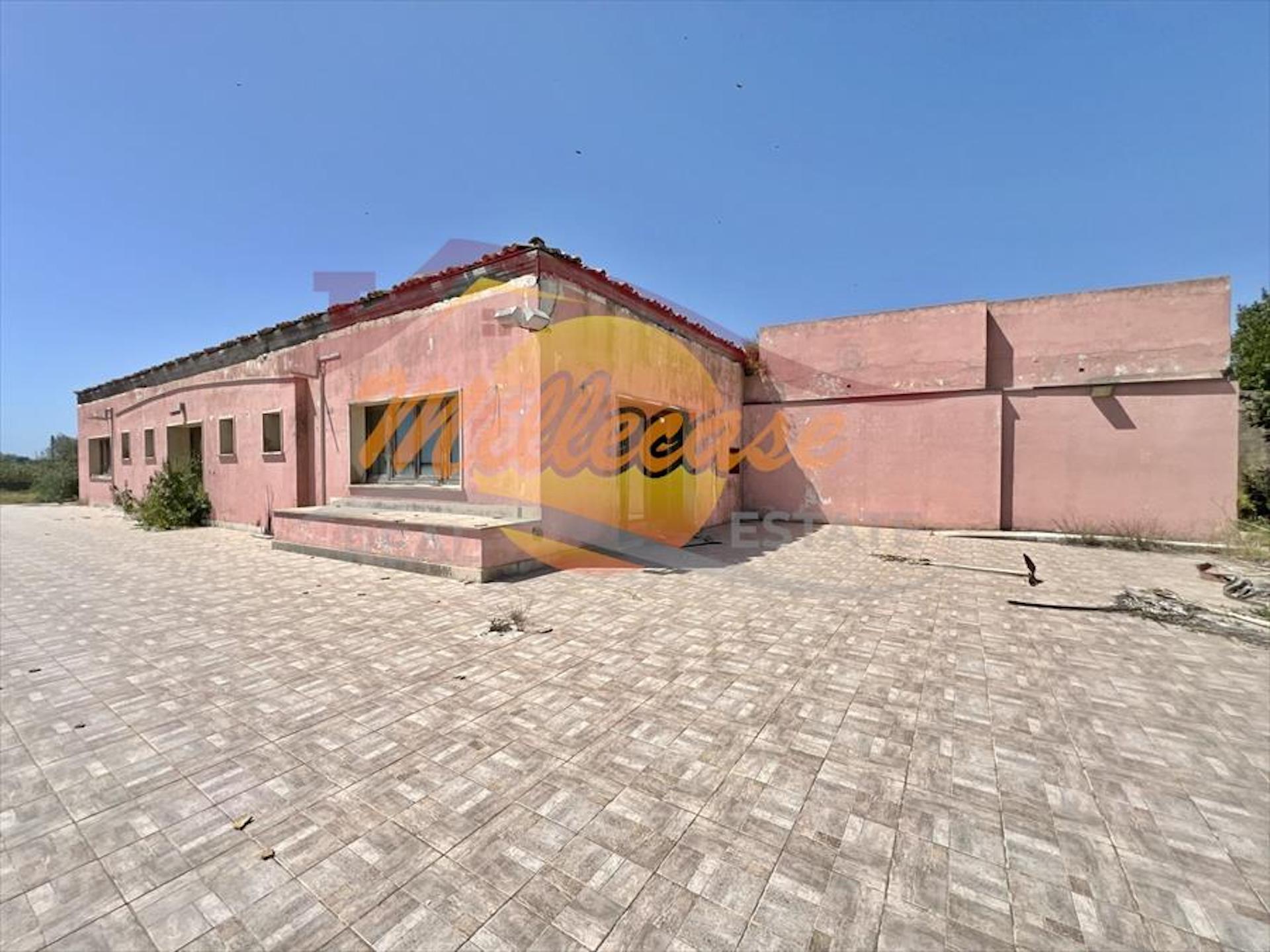 Casa indipendente con giardino in strada per floridia, Siracusa