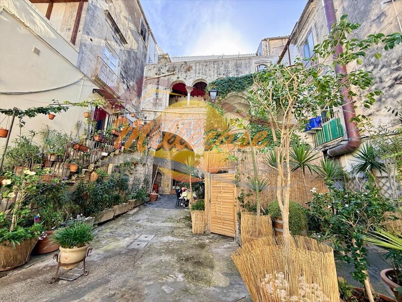 Bilocale ristrutturato in via mirabella, Siracusa