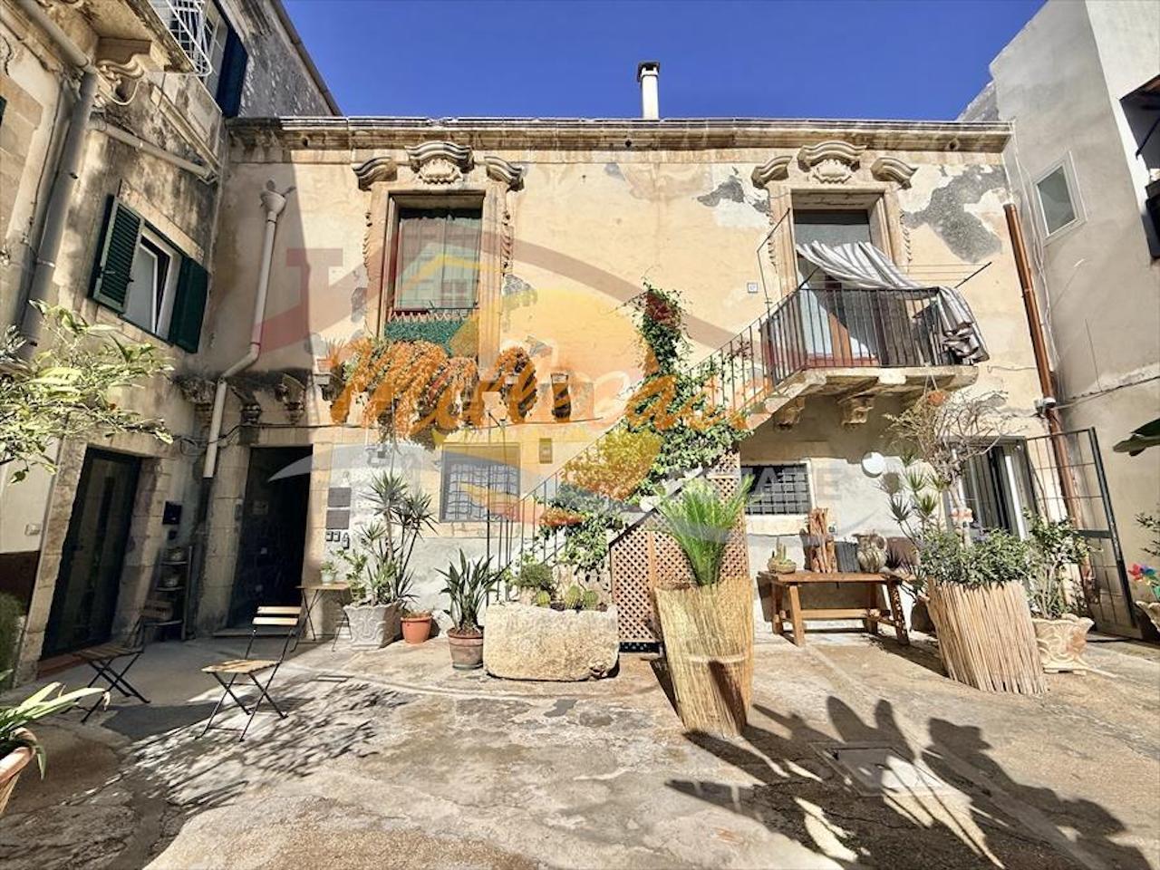 Bilocale ristrutturato in via mirabella, Siracusa