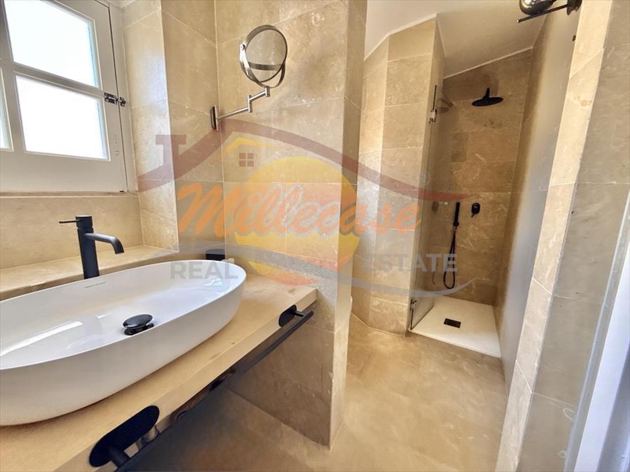 Bilocale ristrutturato in via mirabella, Siracusa