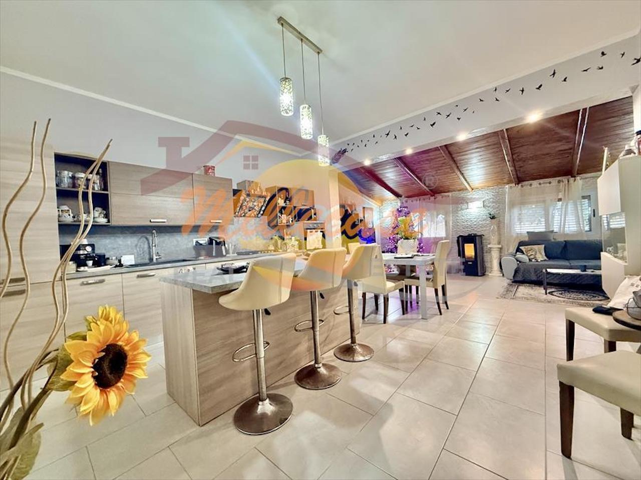 Villa con giardino in via della donzella, Siracusa