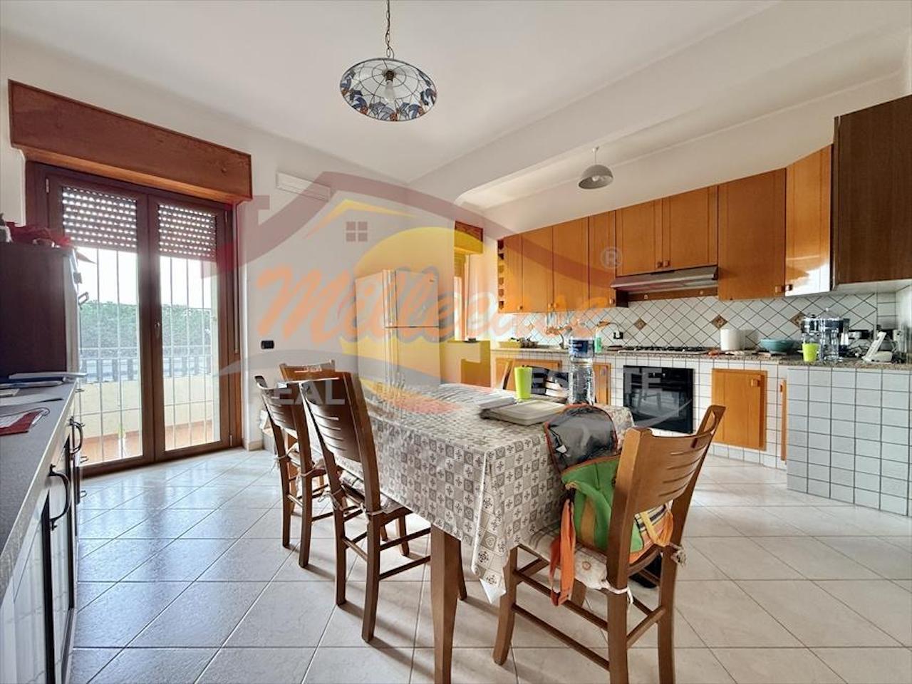 Appartamento con terrazzo in viale tica, Siracusa