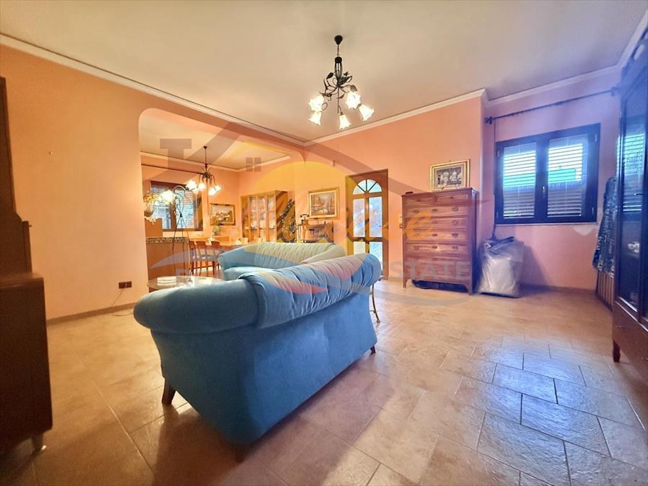 Casa indipendente con giardino in via rimini, Siracusa