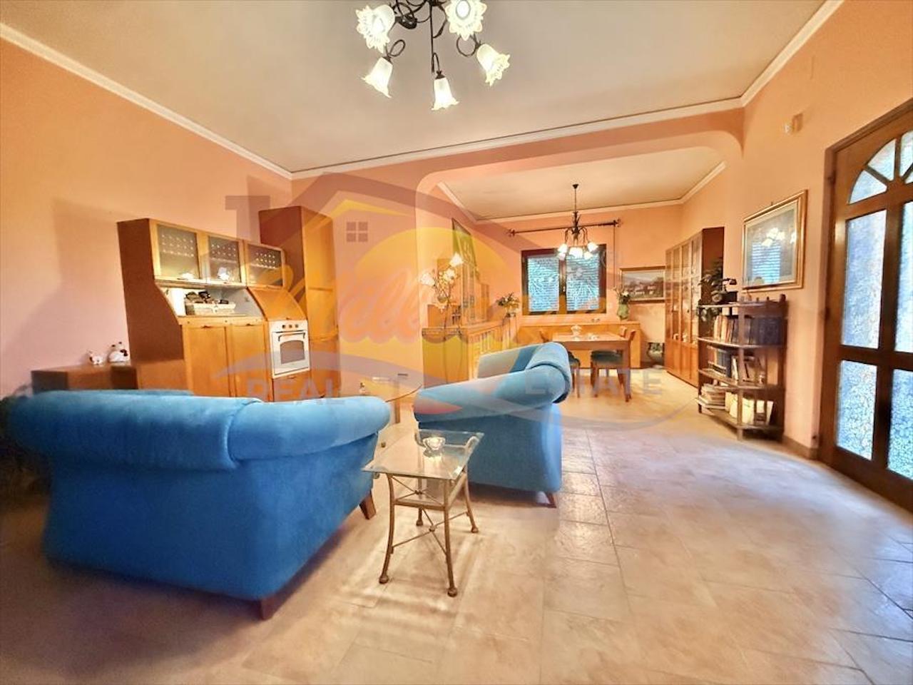 Casa indipendente con giardino in via rimini, Siracusa